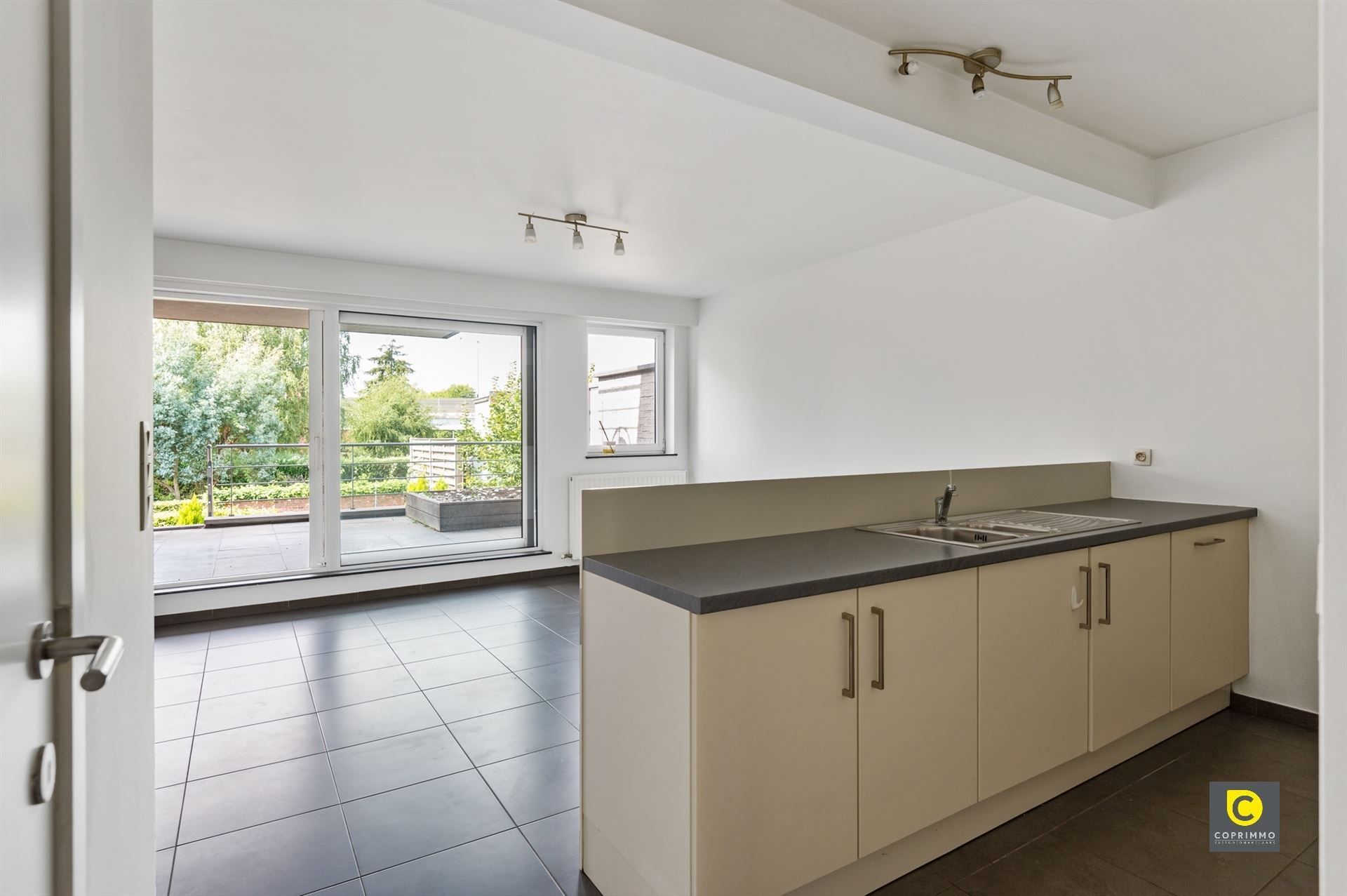 Appartement met terras+tuin en autostaanplaats foto 10