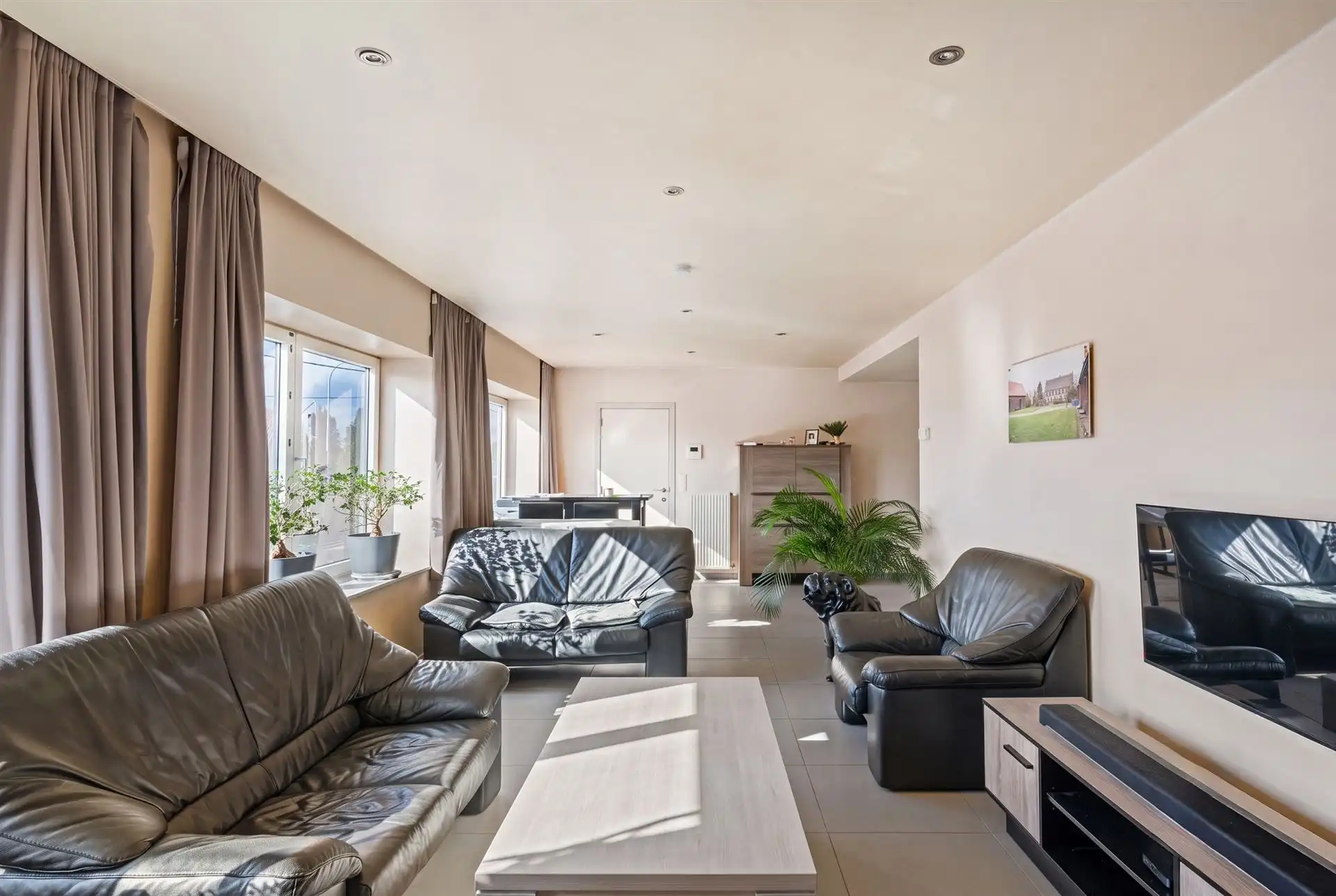 Topgelegen kantoor/handelspand met appartement foto 5
