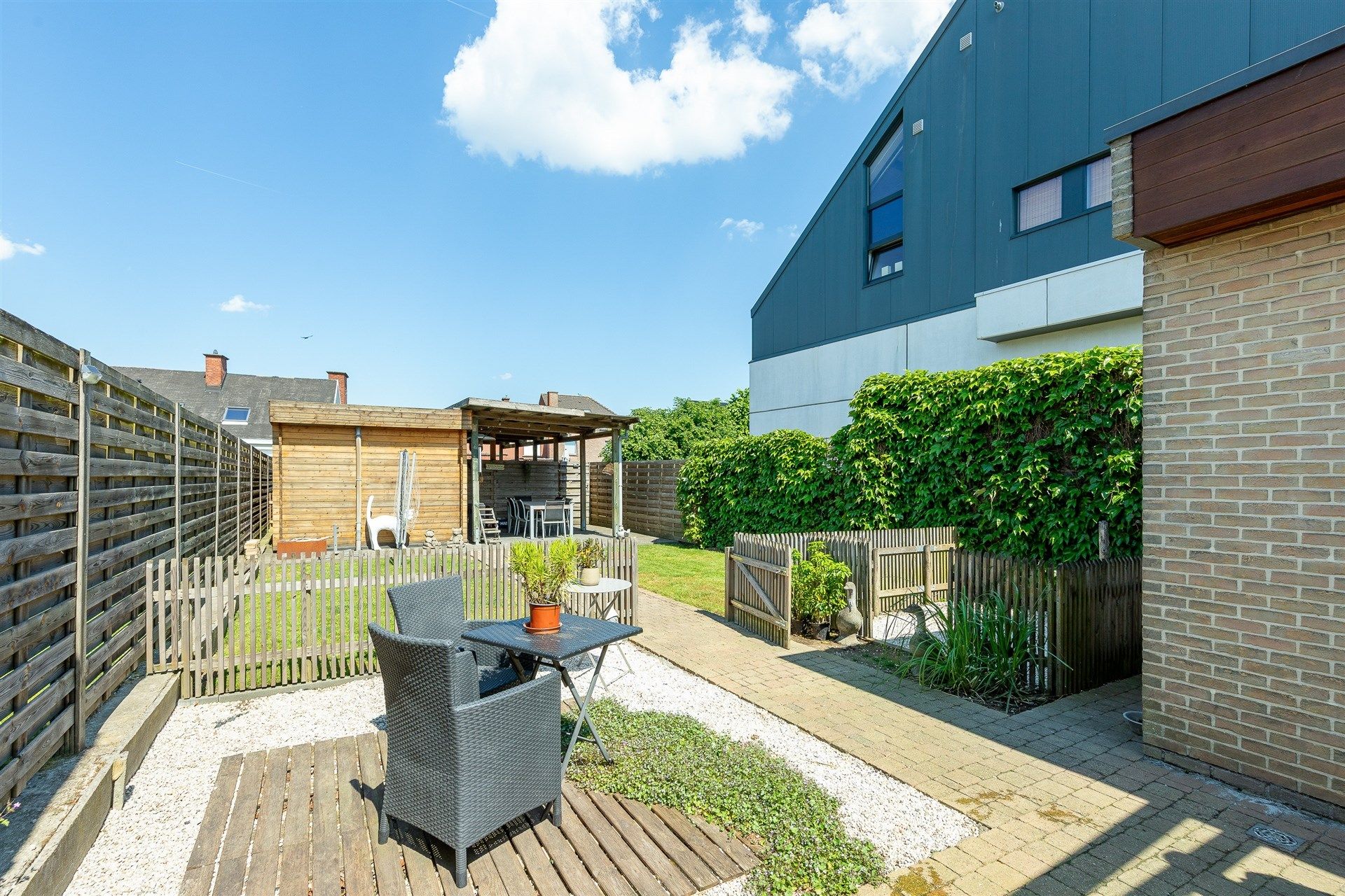 Uitstekend gerenoveerde woning met tuin en parkeerplaats foto 22