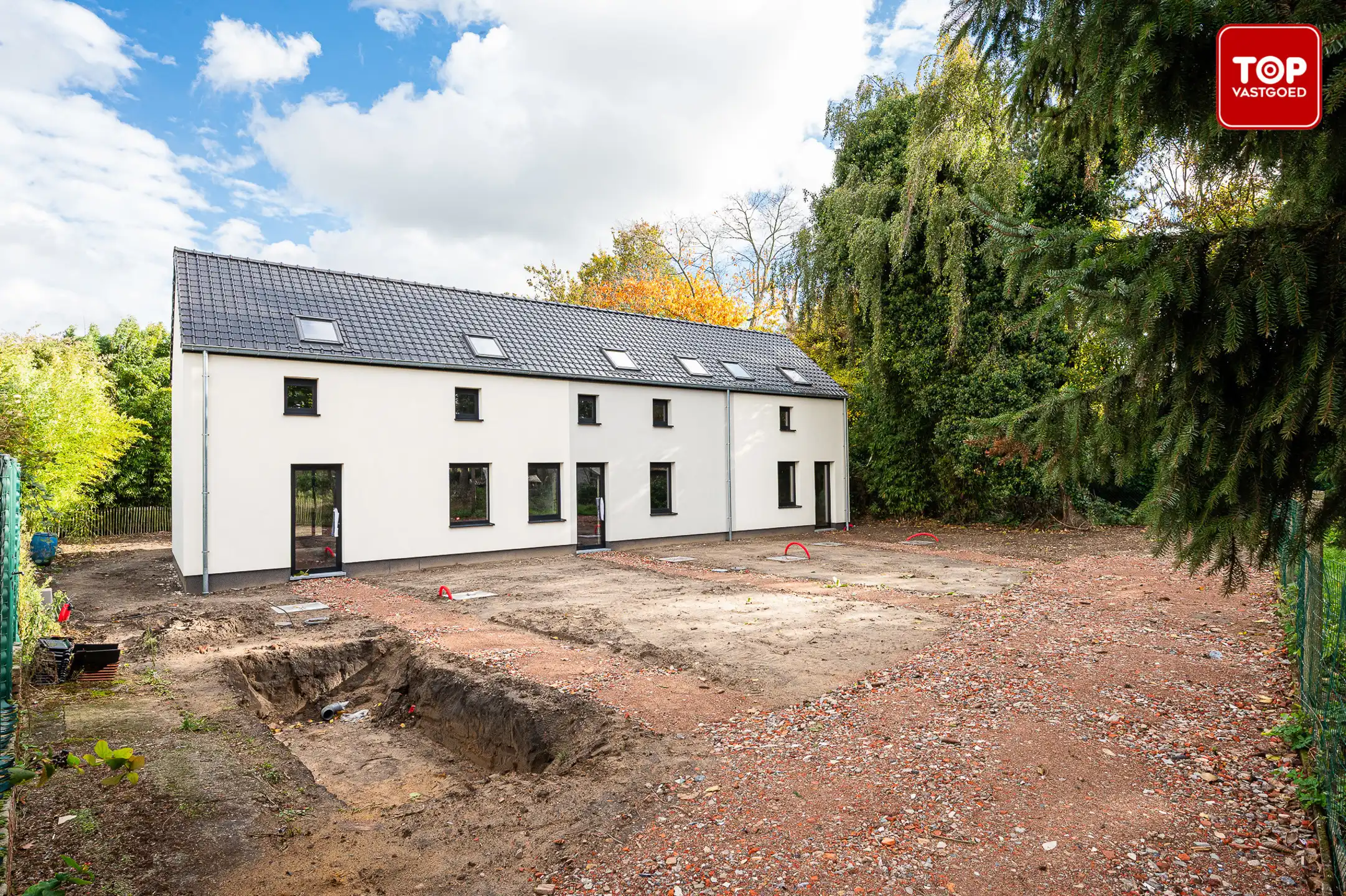 Halfopen bebouwing op een rustige locatie foto 2