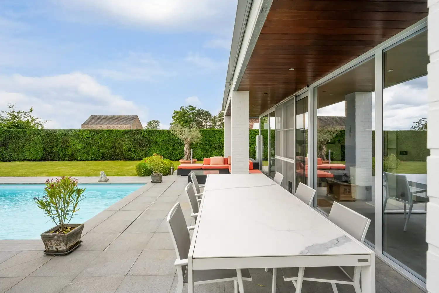 Exclusieve villa met zwembad en adembenemende polderzichten foto 19