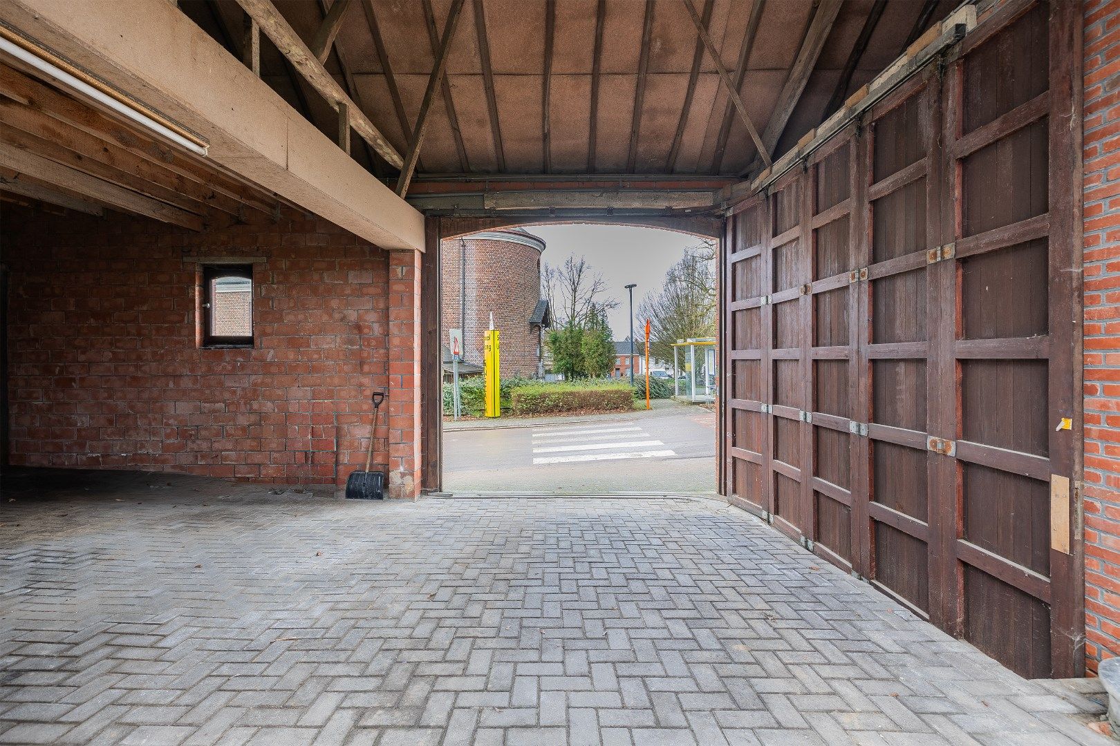 Unieke hoeve in de dorpskern van Steenhuize foto 7