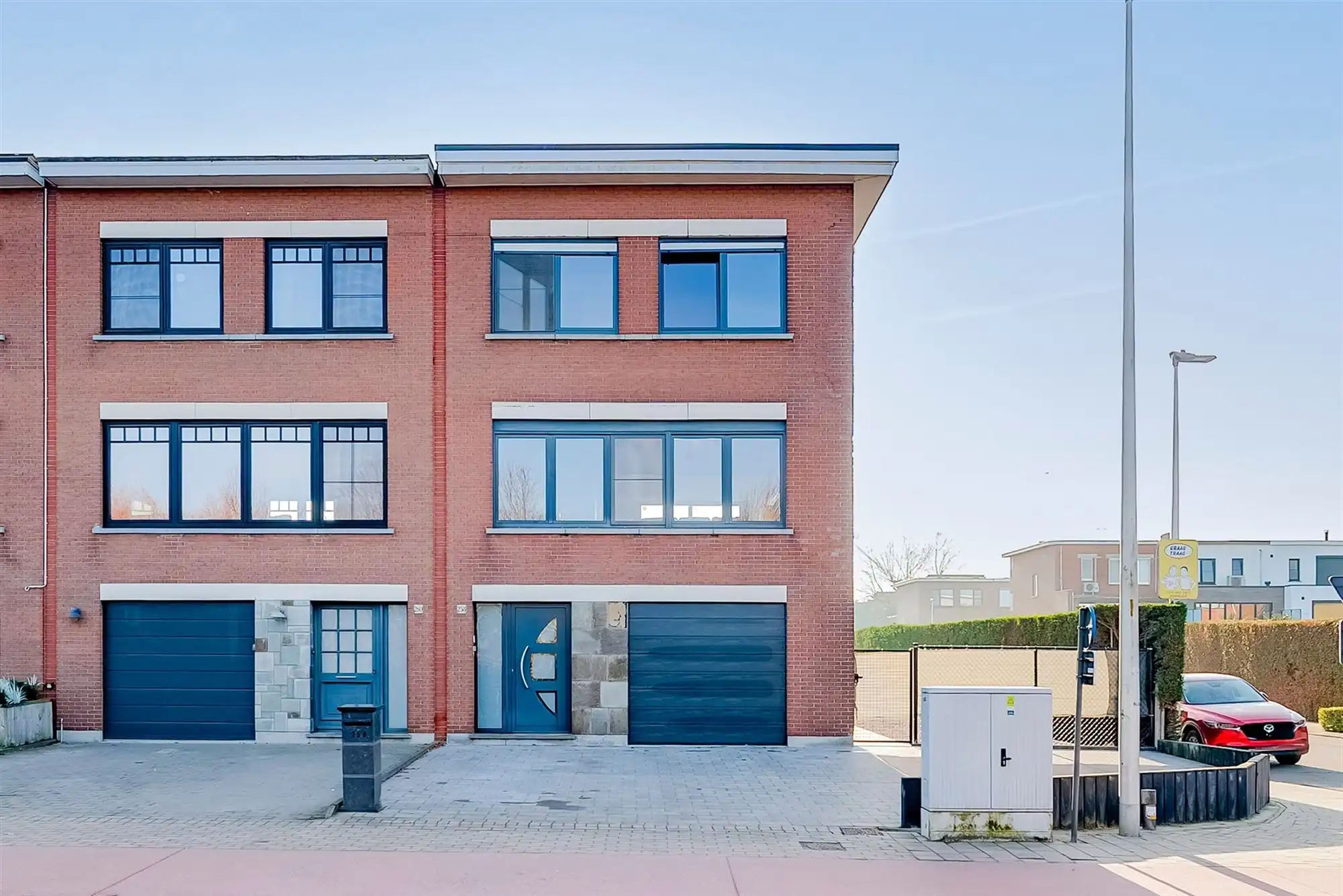 Ruime HOB met 3 slaapkamers, garage en Z-tuin. foto 2