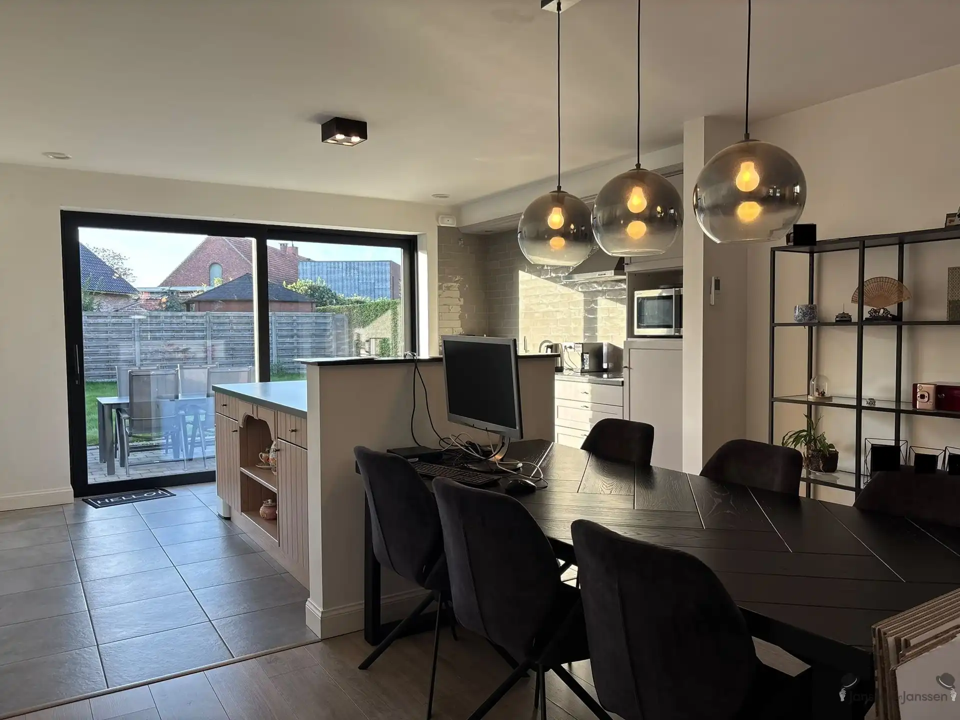 Ruime en energiezuinige woning met 4 slaapkamers, 2 badkamers en omheinde tuin in Wuustwezel  foto 7