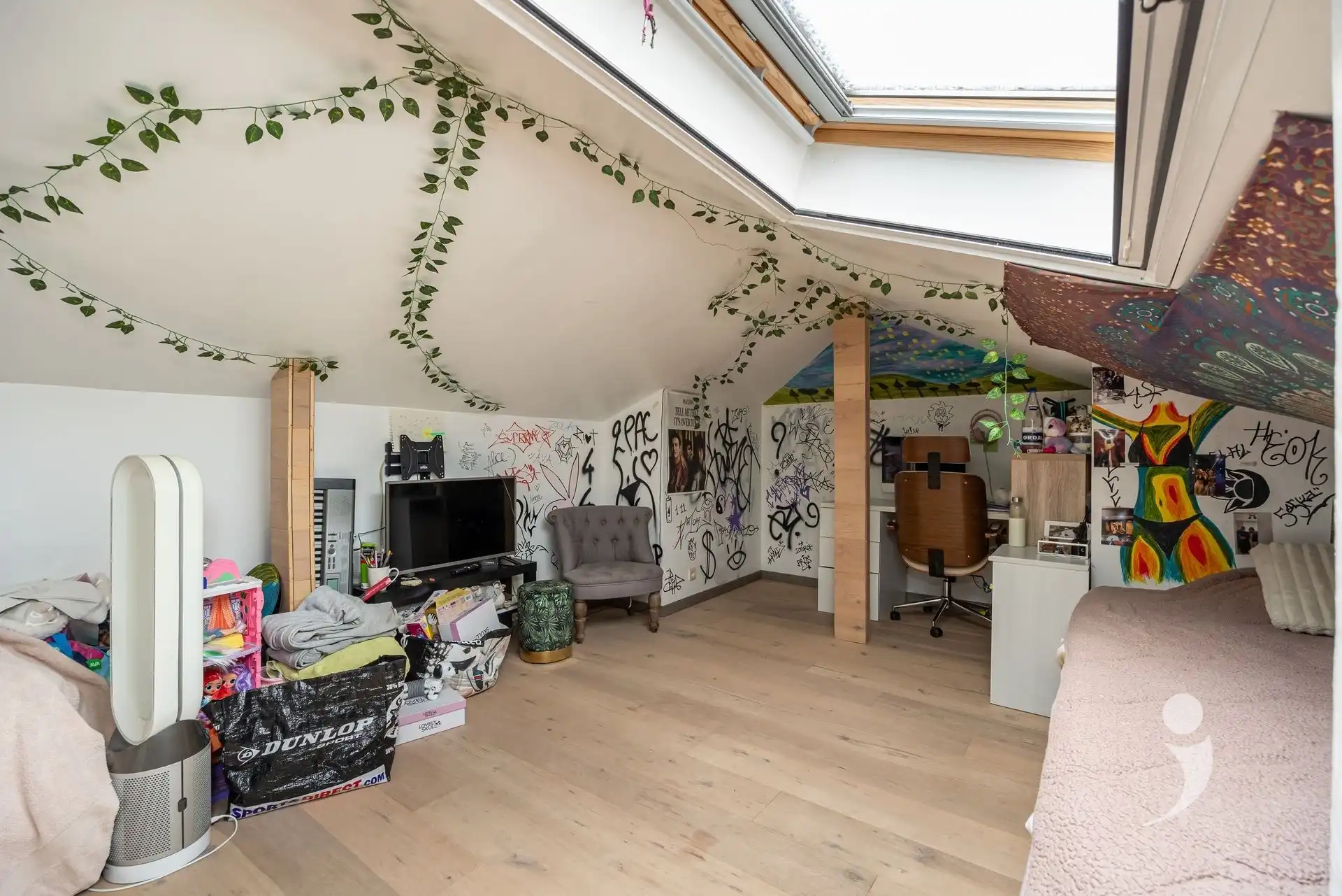 Gerenoveerde bungalow met zwembad in een rustige woonwijk foto 21
