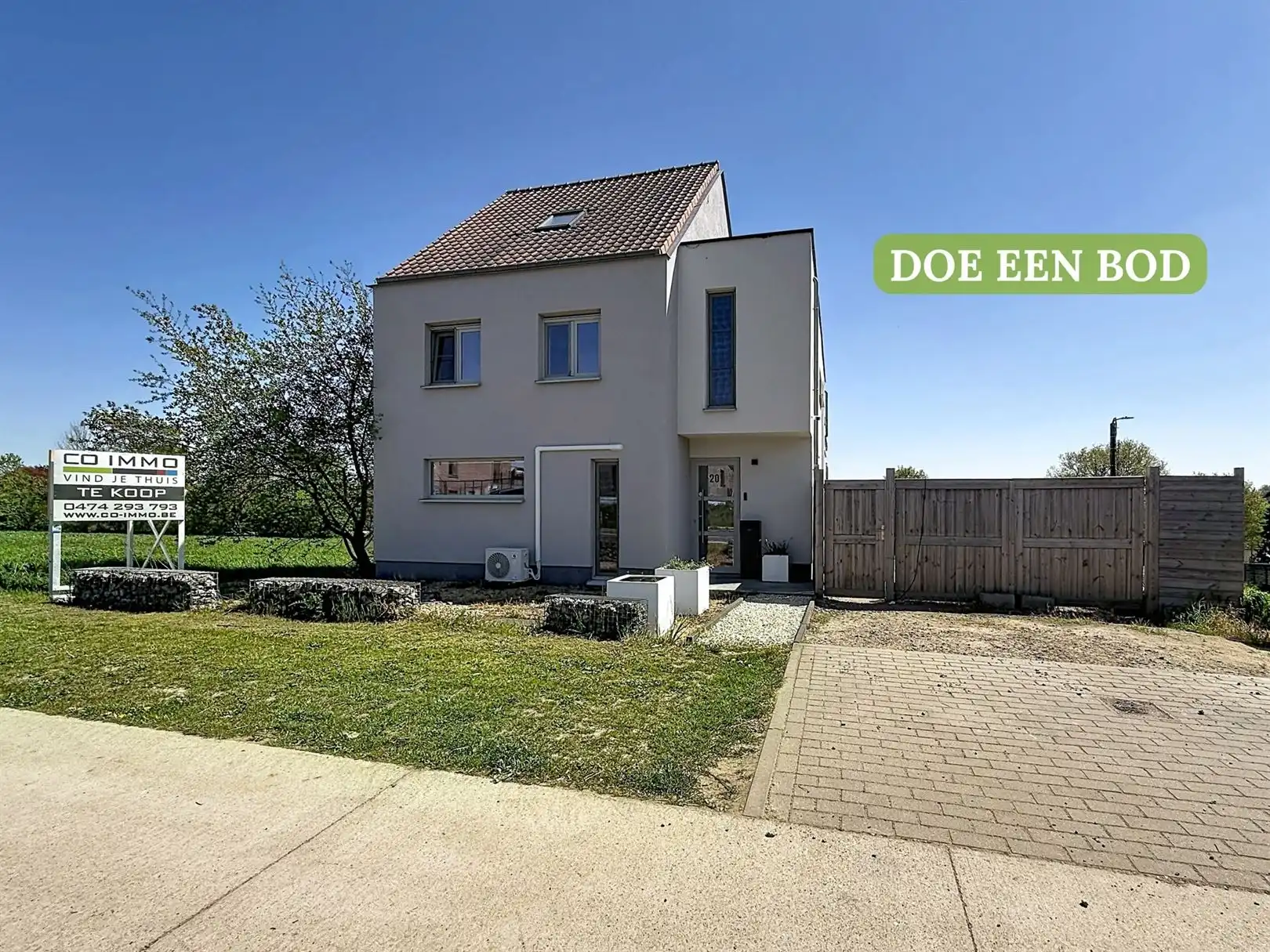 Gerenoveerde woning, 3 slpks, 2 bdks, opp 15a 80ca foto {{pictureIndex}}
