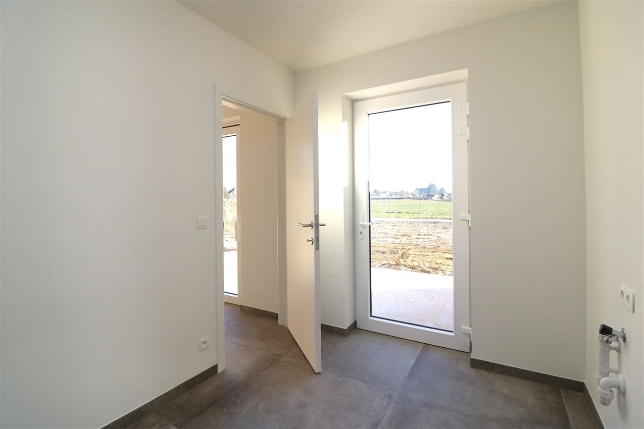 Prachtige nieuwbouwwoning met 4 slpk. met gusntige ligging foto 36