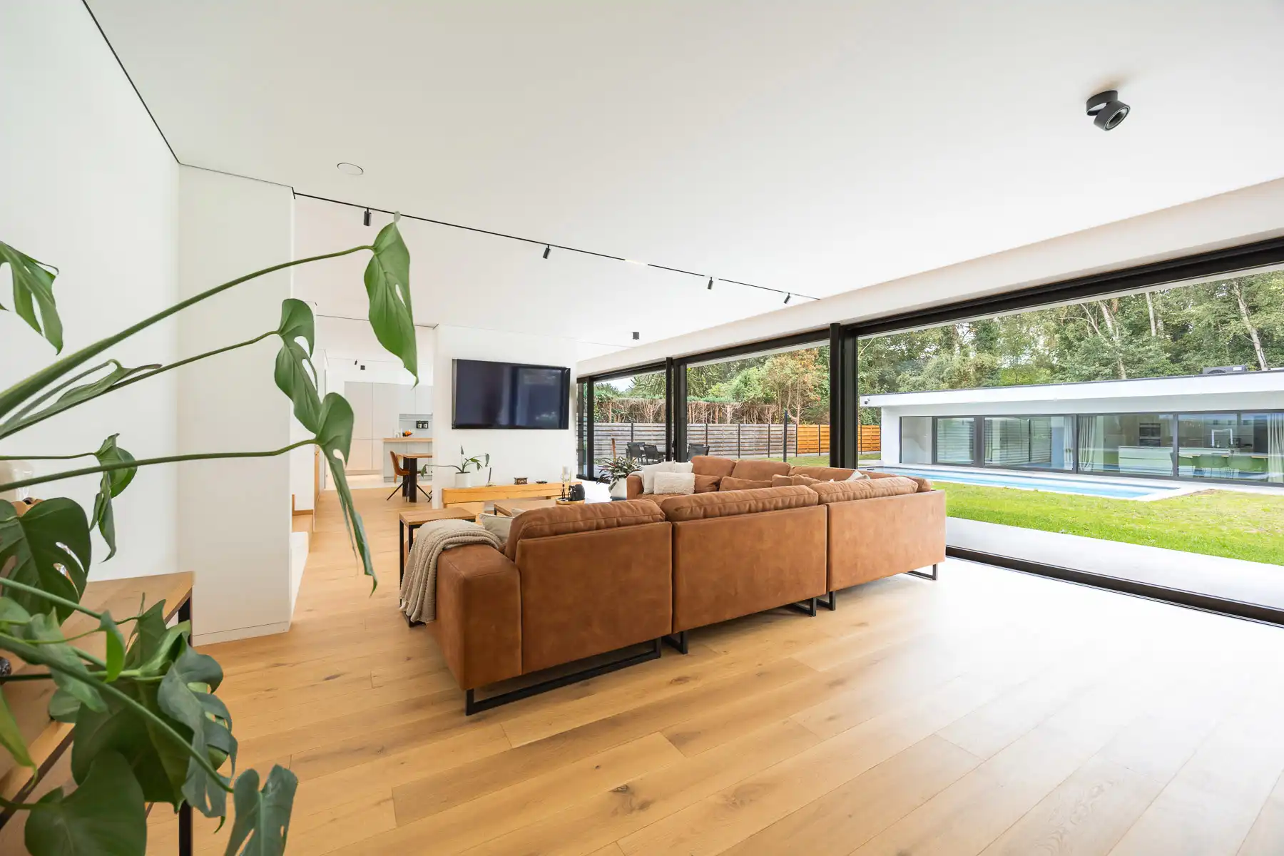 Exclusieve energiezuinige villa met zwembad en poolhouse foto 6