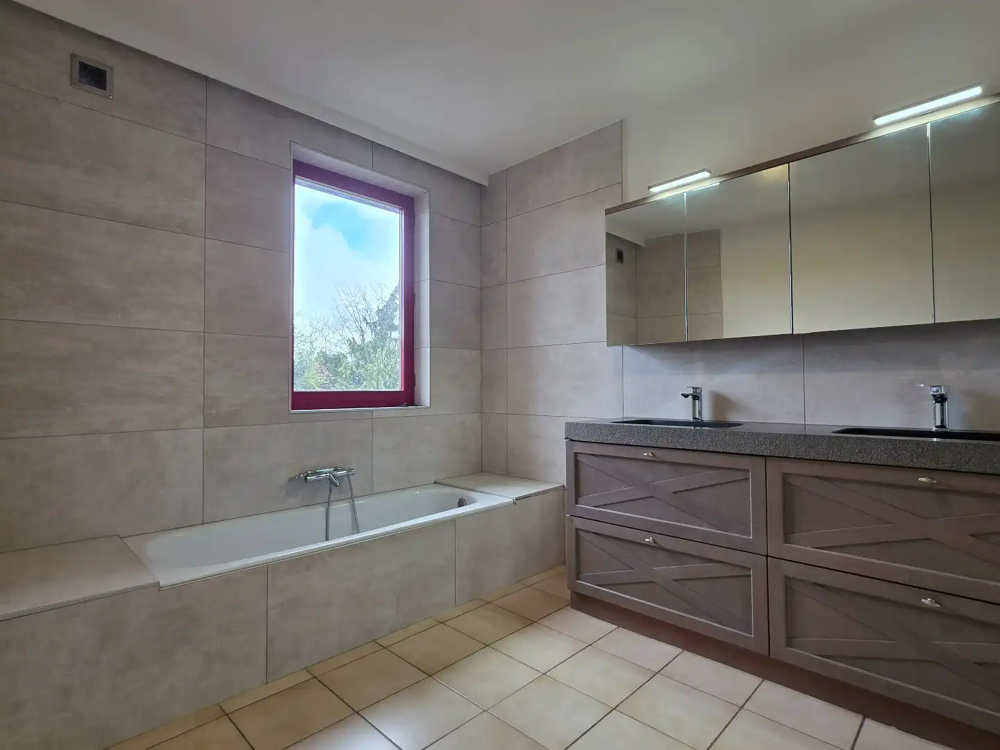 Polyvalente eigendom op commerciële ligging in het centrum van Bavikhove foto 8