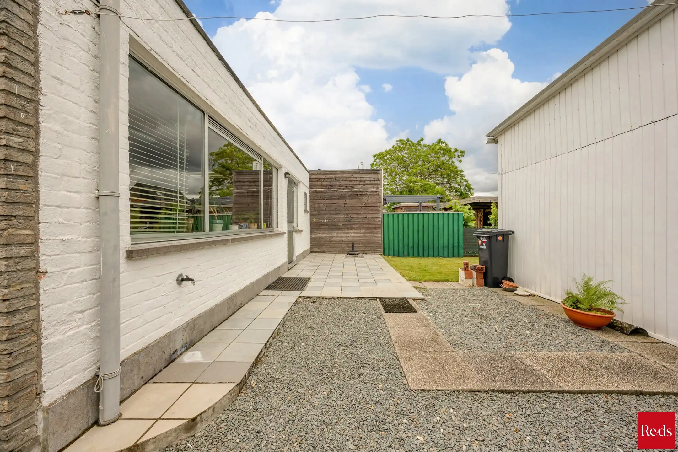  Halfopen bebouwing met tuin en garage foto 13