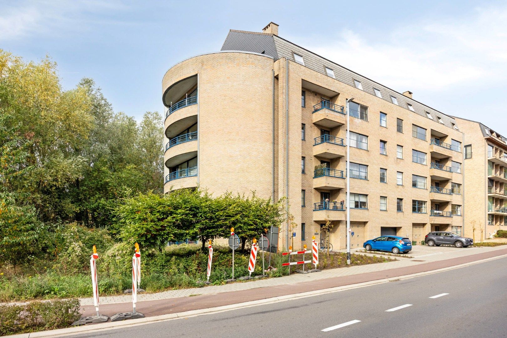 Goed gelegen 2-slaapkamerappartement  – EPC 130 kWh/m² - bewoonbare opp. 99 m² foto 2