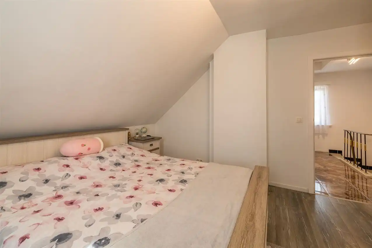 villastijl,vernieuwd in 2018, label D, mooi perceel foto 22