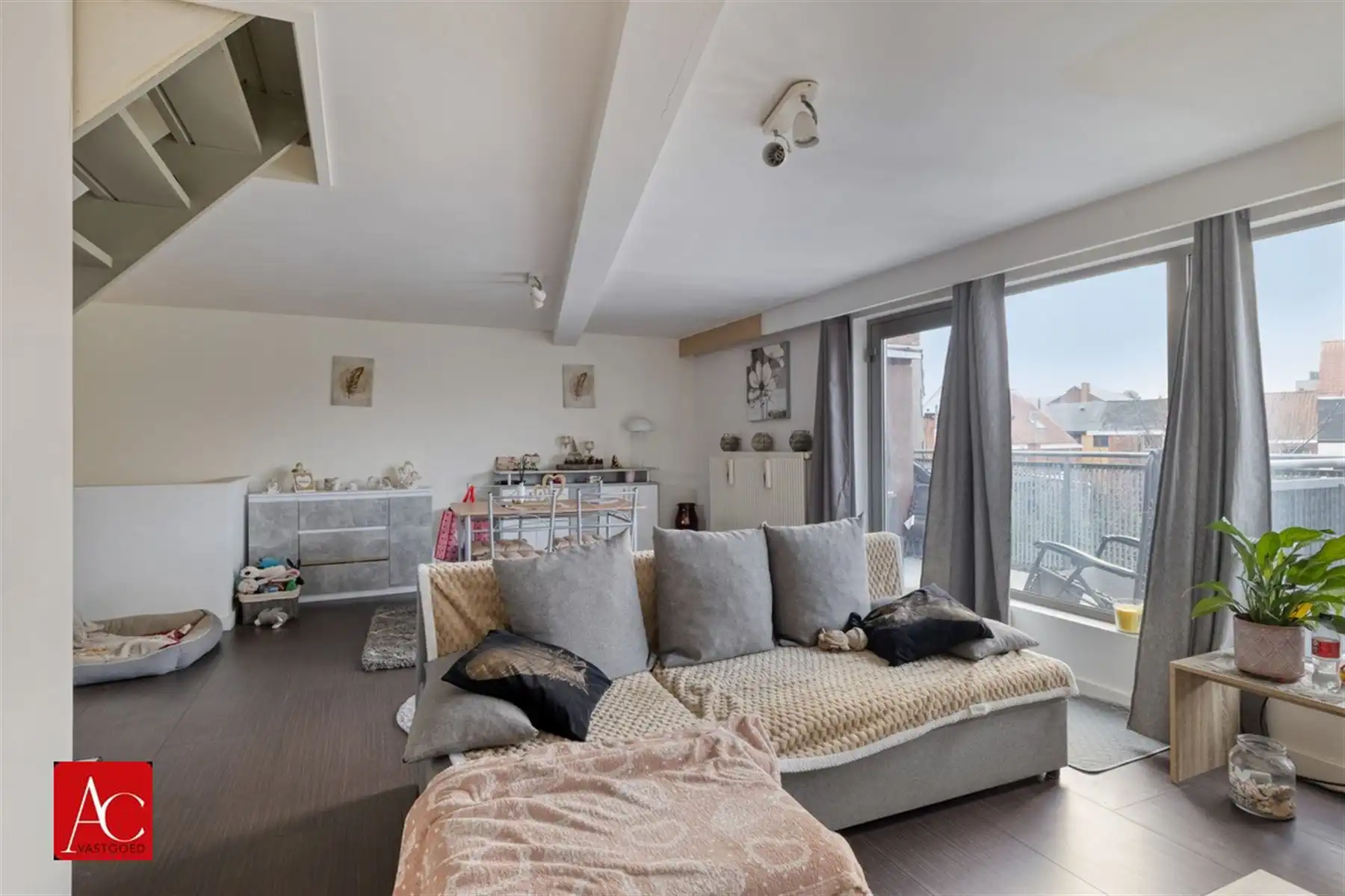 Appartementsgebouw bestaande uit 3 eenheden foto 5