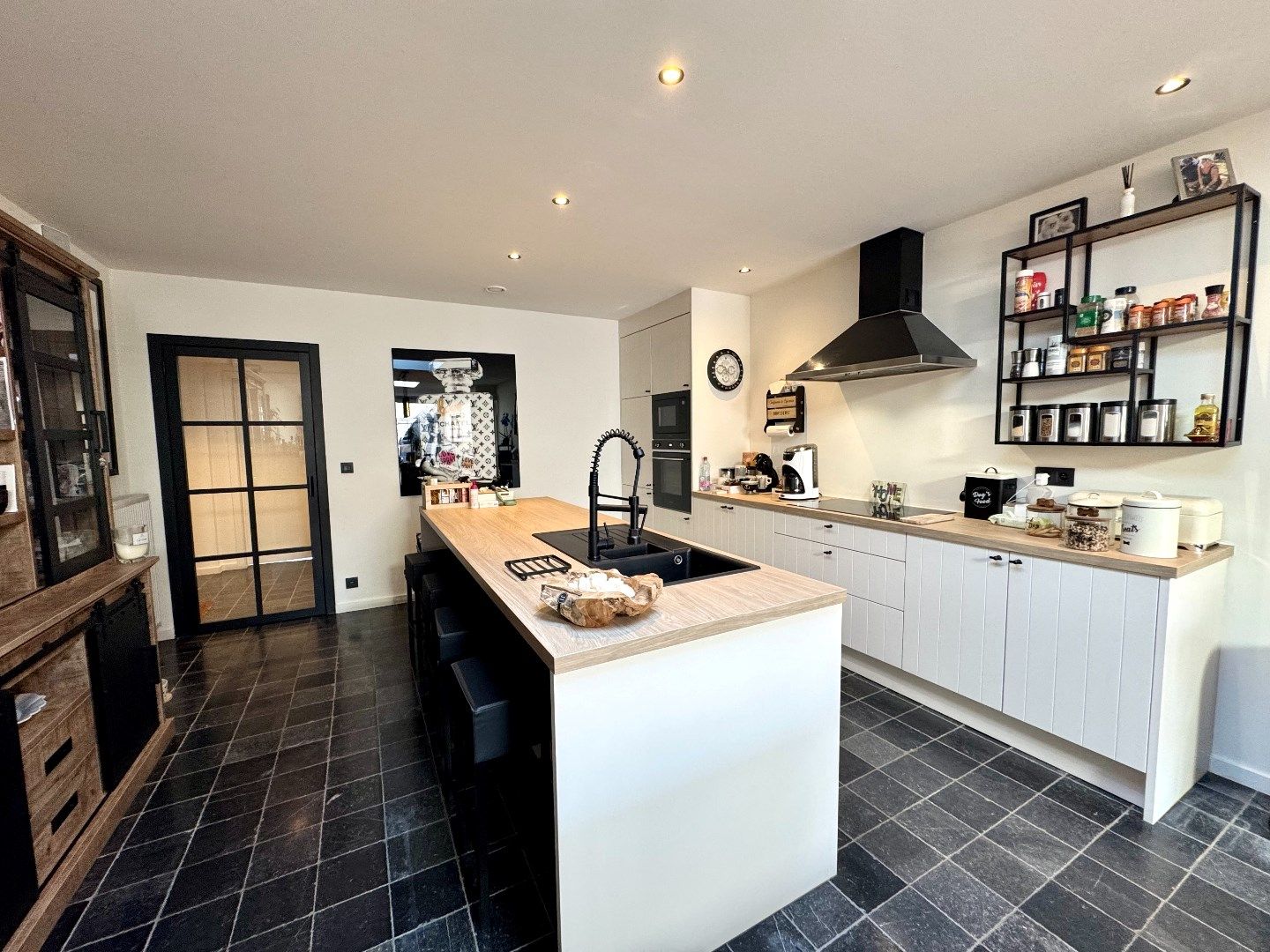 HALFOPEN WONING (bj 2021) MET 3 SLPKS, TUIN EN GARAGE IN HET CENTRUM foto 8