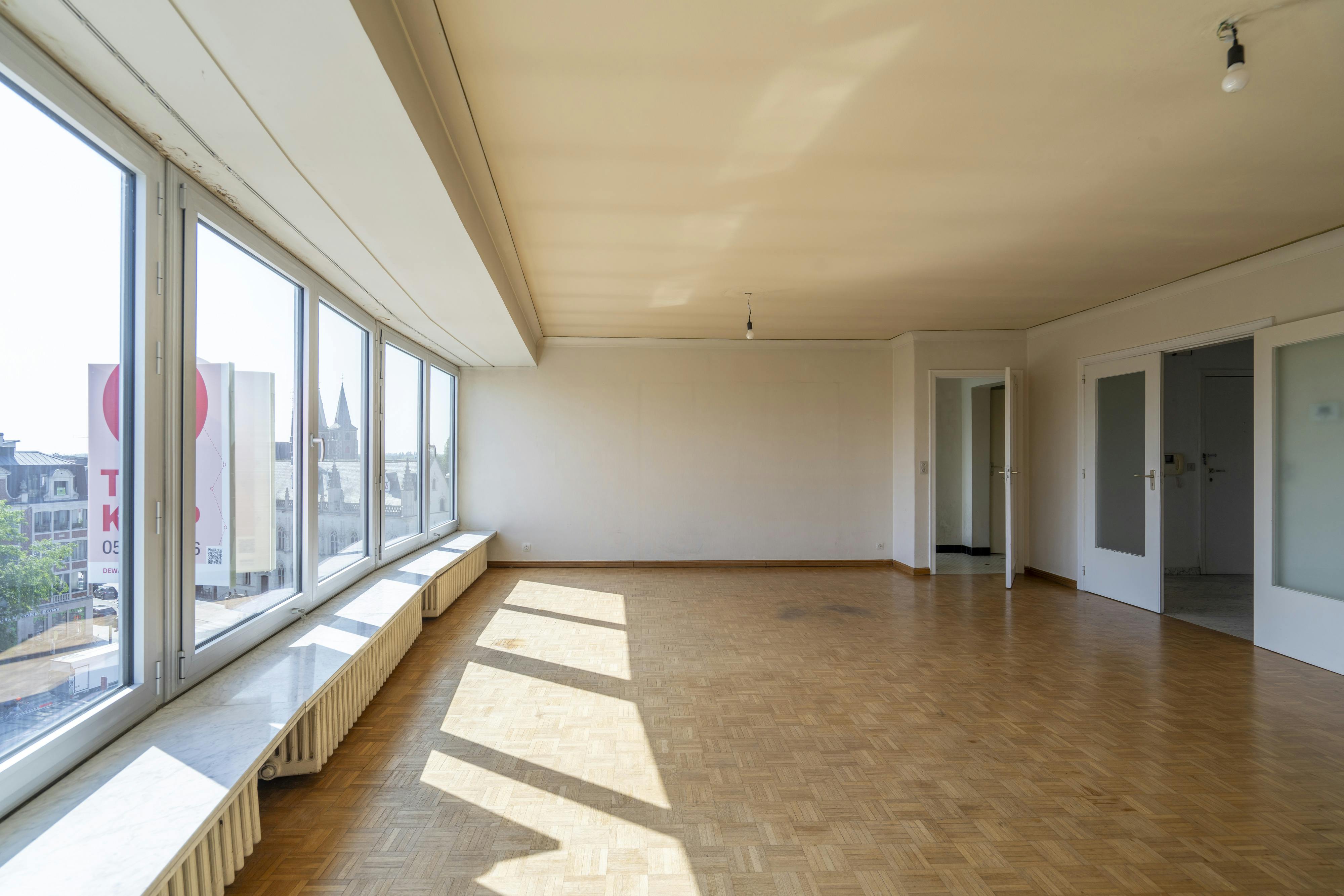 Ruim Appartement met zicht op de Grote Markt van Kortrijk foto 31