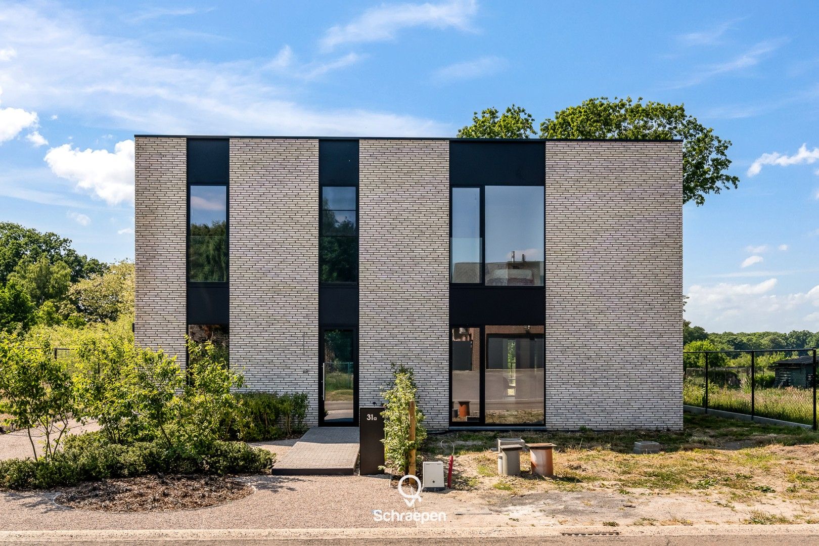 Instapklare BEN-woning met 3 slpks, hoogwaardige afwerking en aangename tuin te Heppen! foto {{pictureIndex}}