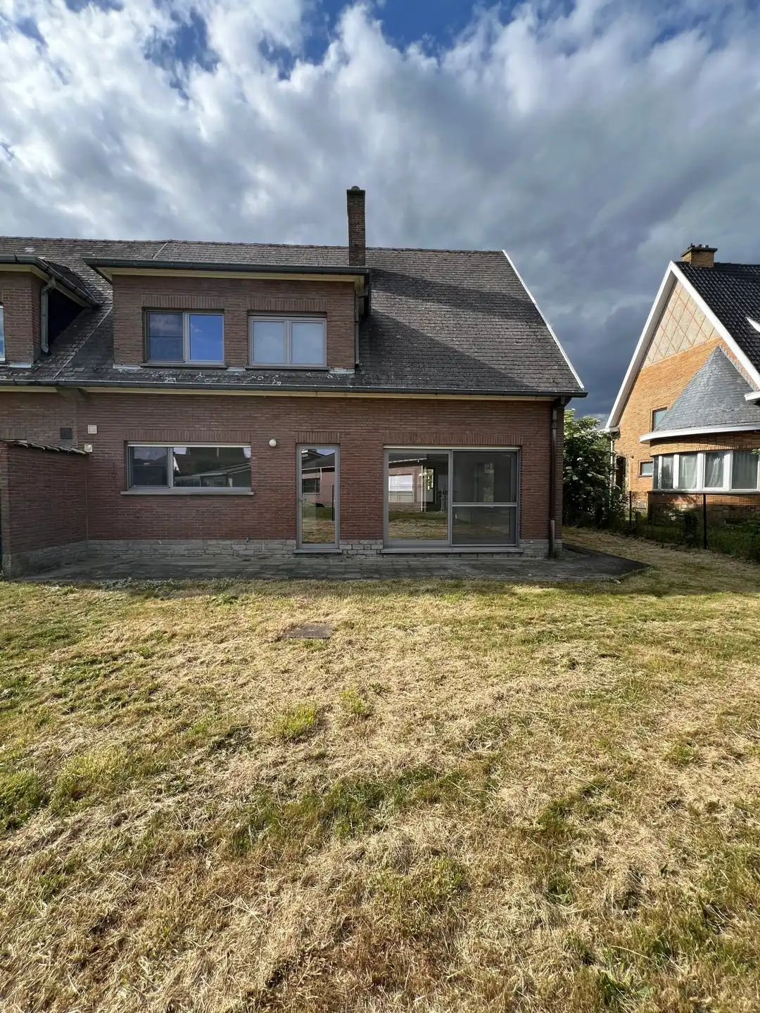 Zeer ruime woning met 4 slaapkamers nabij centrum. foto 3