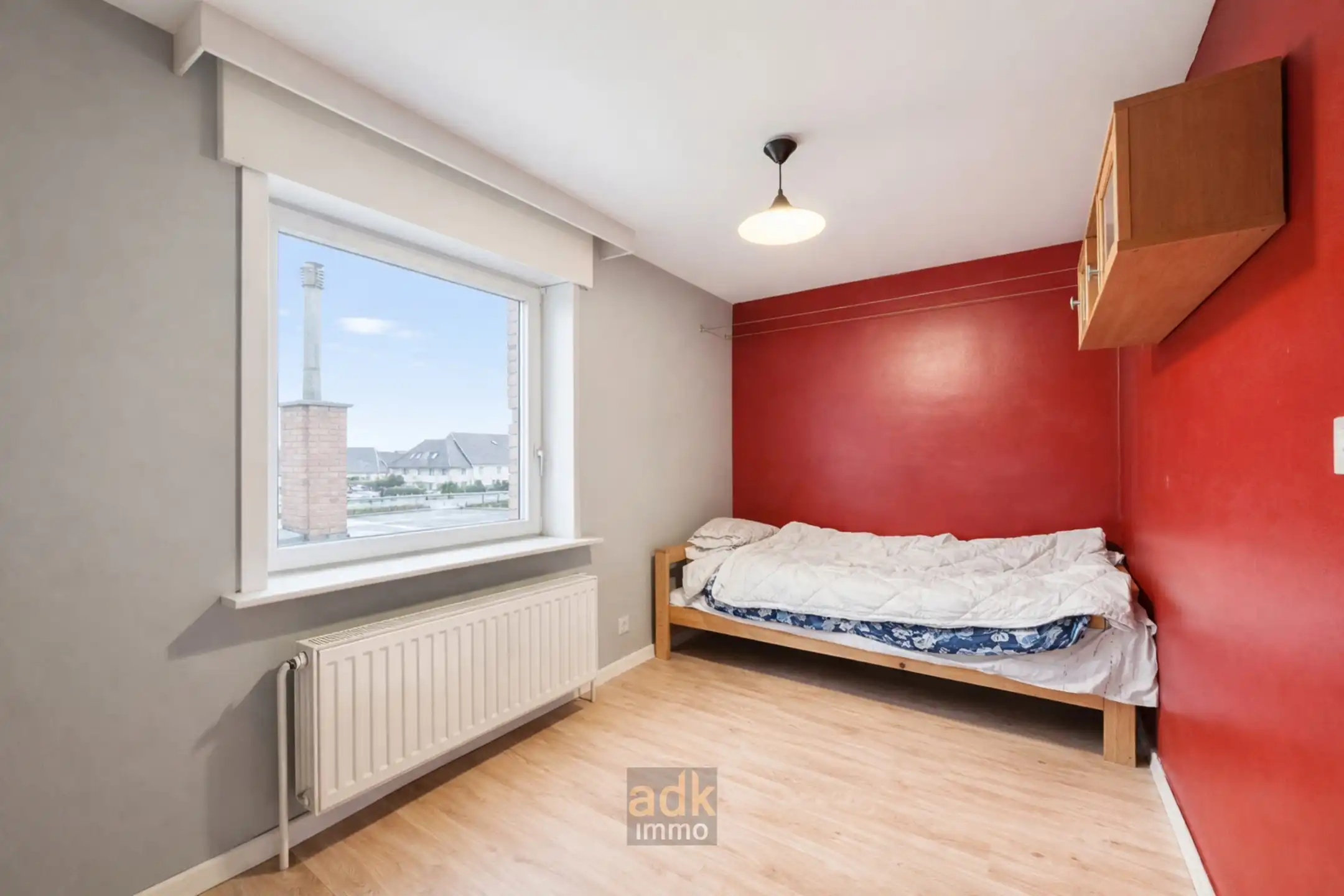 Grote woning met 4 slaapkamers & 4 garages foto 12