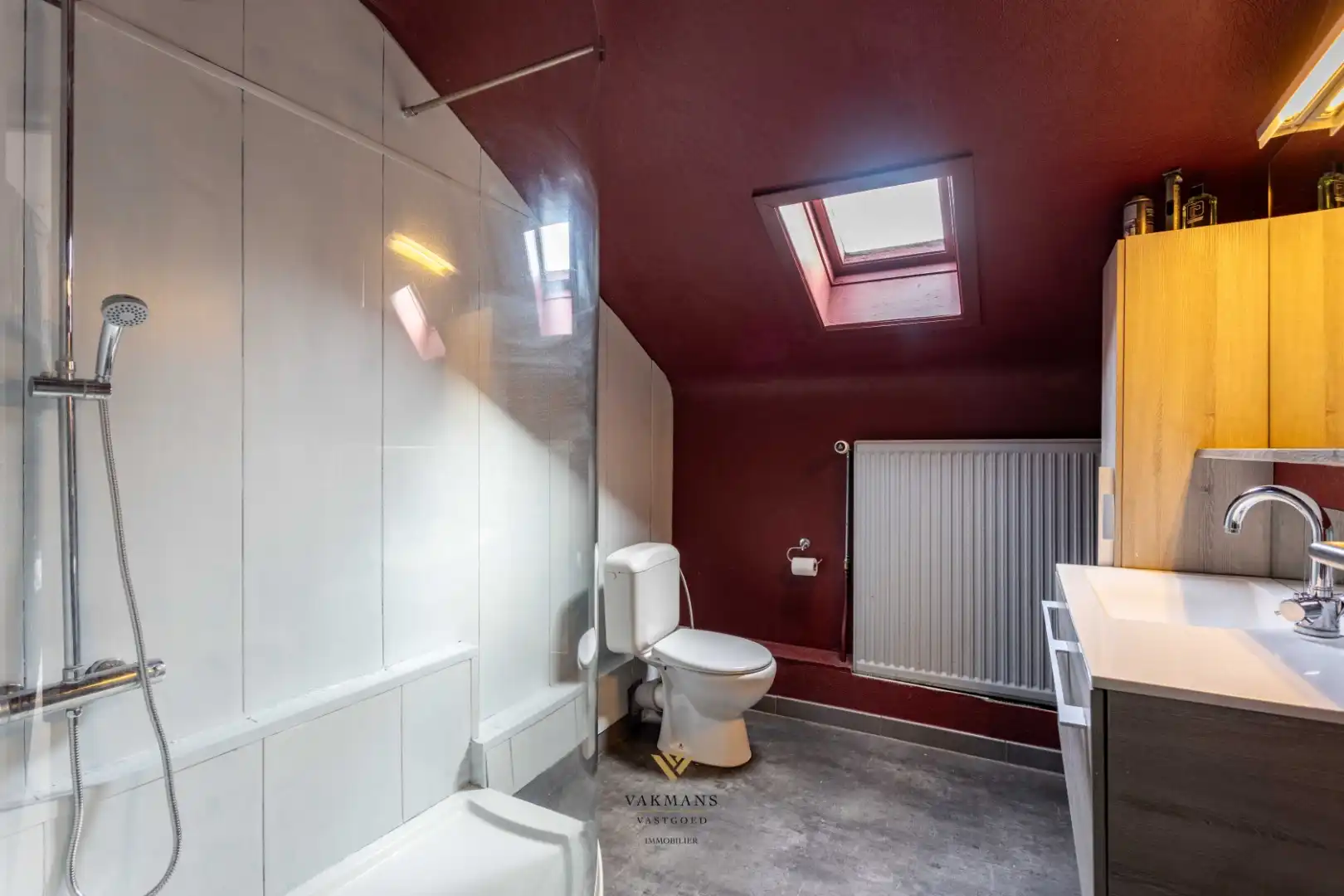 Ruime en charmante alleenstaande woning met 5 slaapkamers en 2 badkamers foto 31