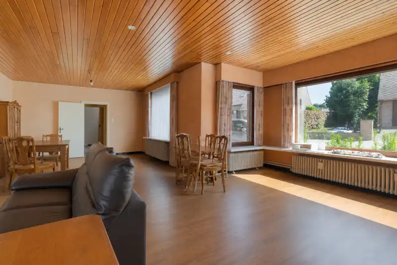Karaktervolle woning met voormalige schuur en adembenemend uitzicht op de velden foto 2