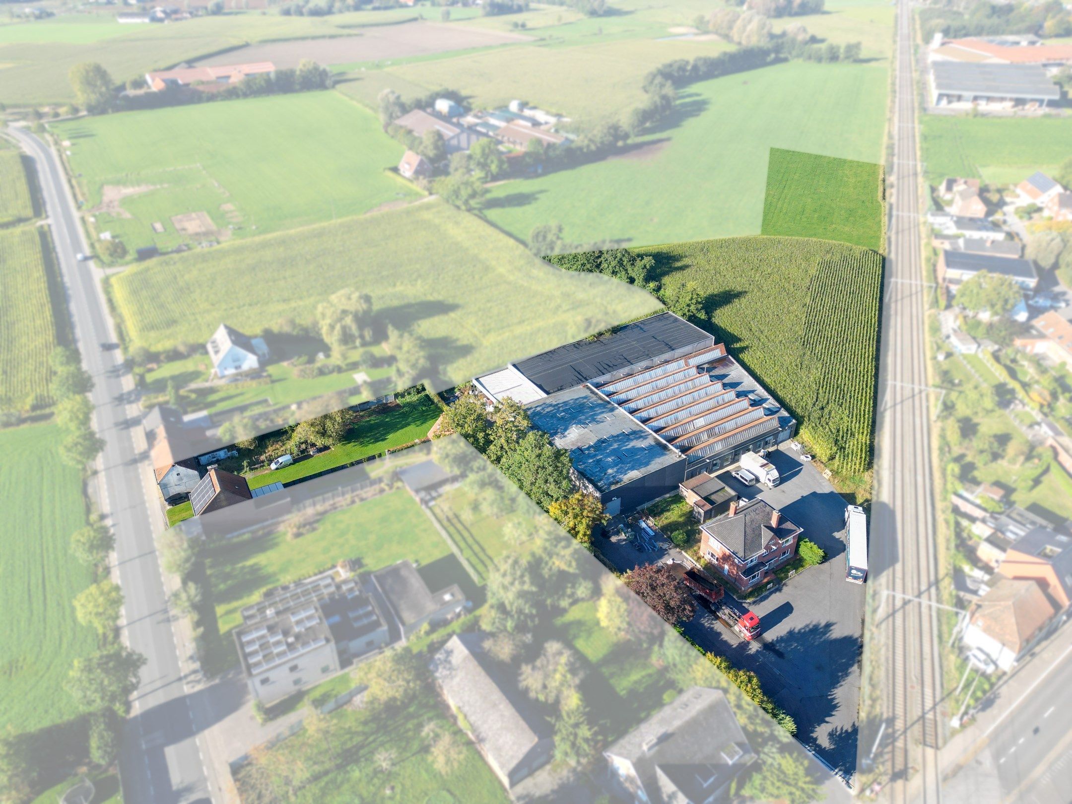 GOED GELEGEN COMMERCIELE SITE OP 14.766 M² foto {{pictureIndex}}