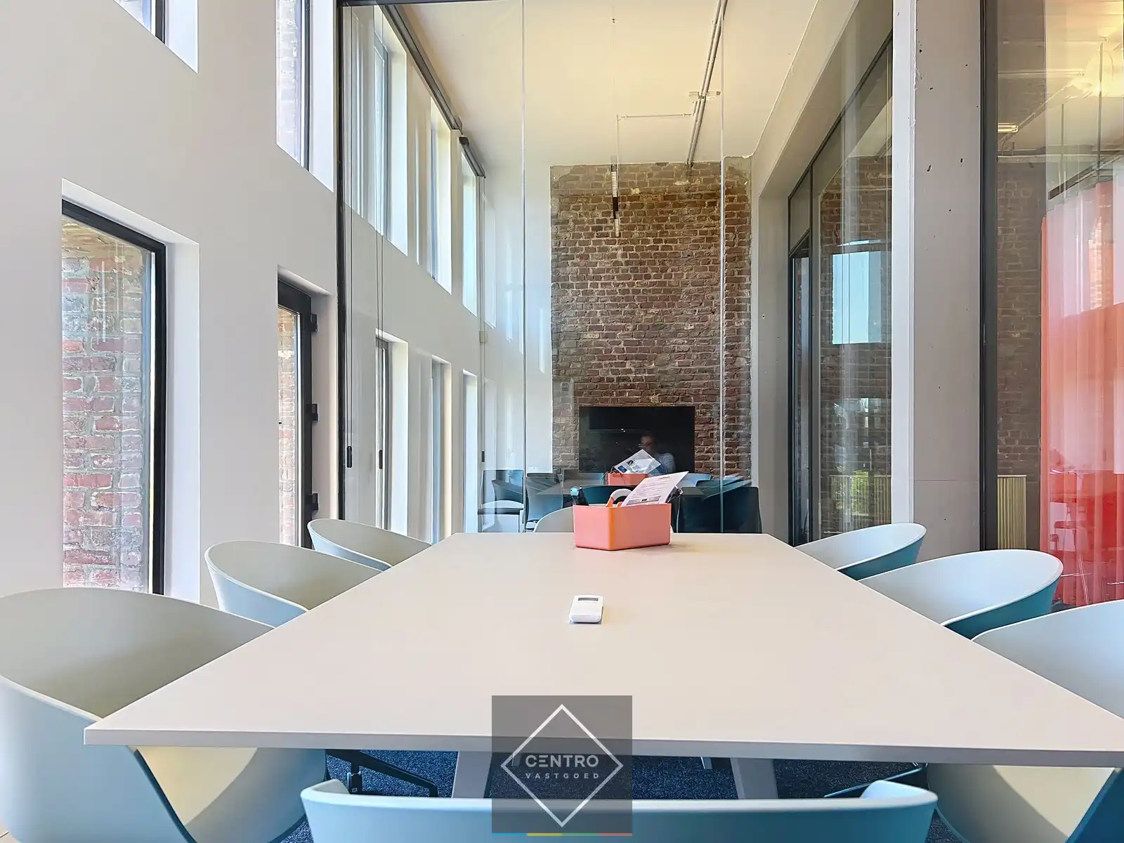 Instapklare, recent GERENOVEERDE, KANTOORRUIMTE op het gelijkvloers (725m²) in het handelscentrum "Pottelberg" te Kortrijk ! foto 9