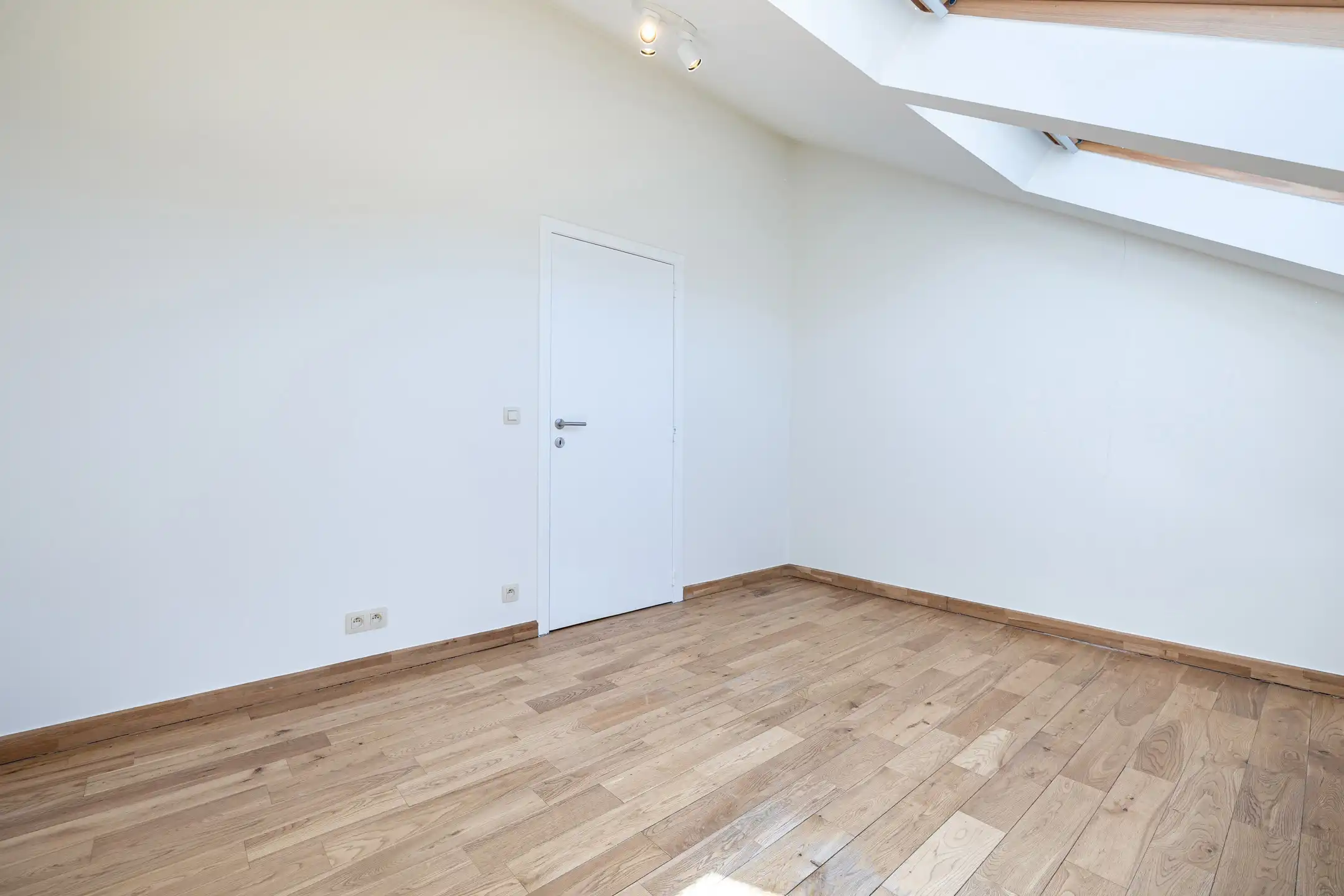 Gerenoveerd appartement met 2 slpkamers van ± 92m² foto 10