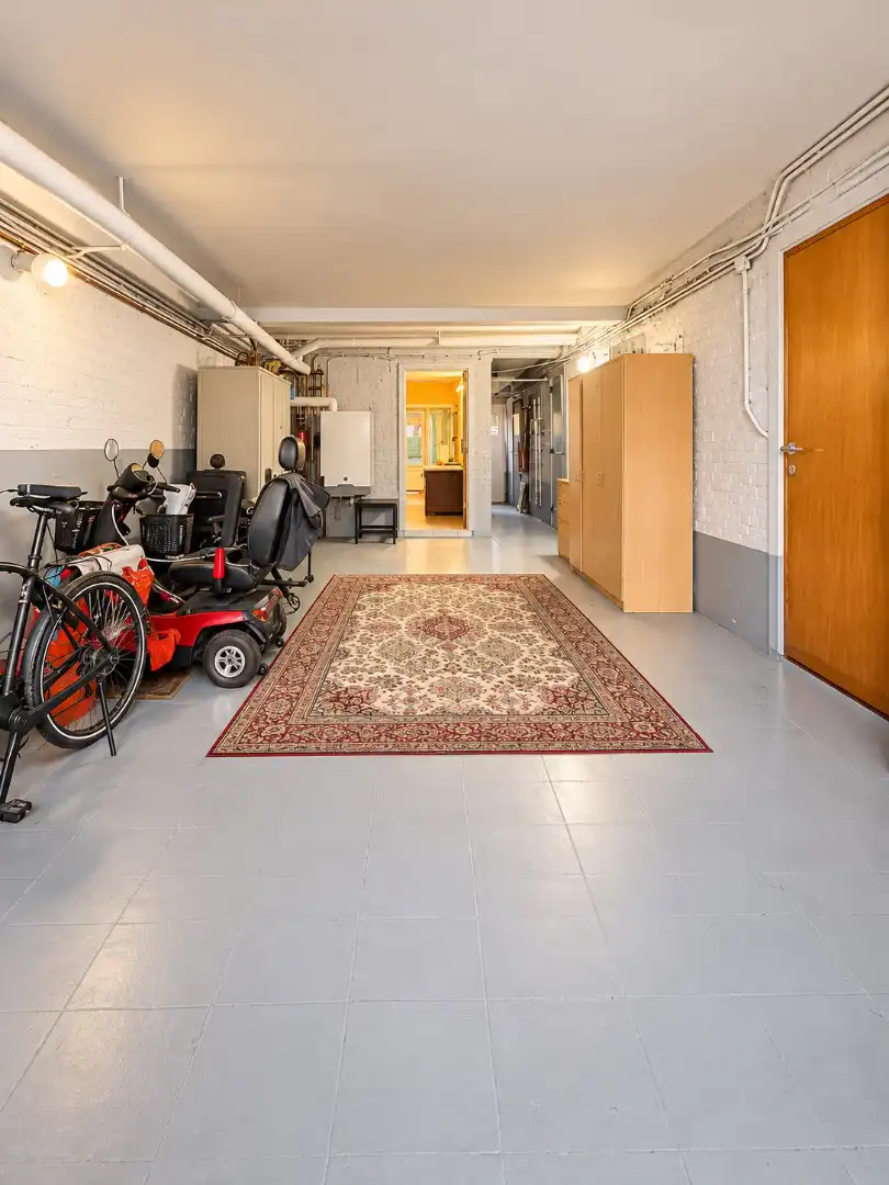 Ruime woning met vijf slaapkamers, grote garage en onderhoudsvriendelijke tuin foto 22