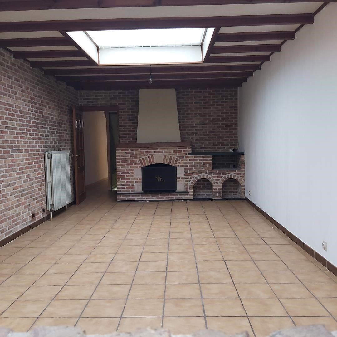 Rijwoning met 3 slaapkamers, koer en garage in het centrum van Izegem foto 5