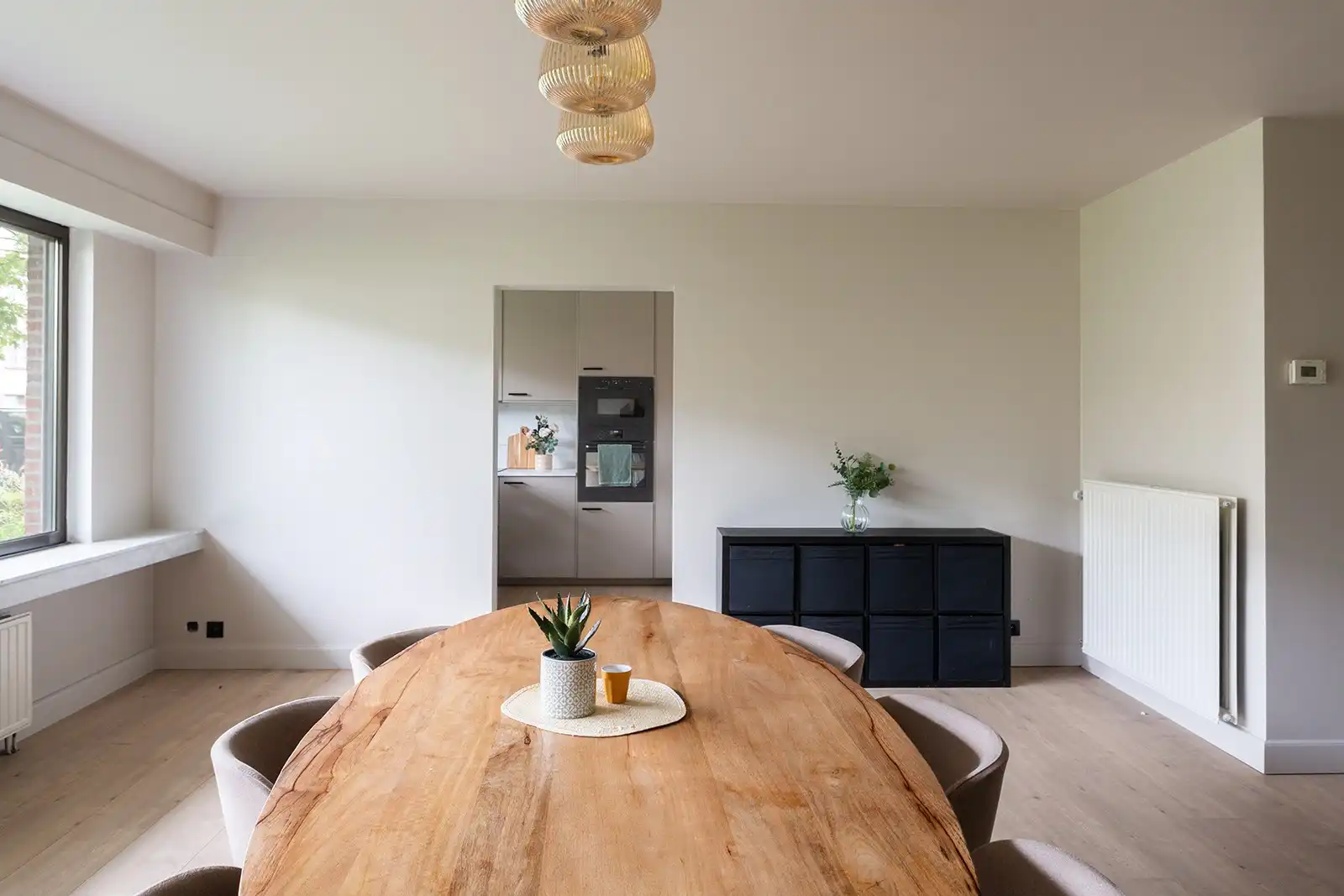 Ruim, gerenoveerd gelijkvloersappartement met garagebox! foto 7