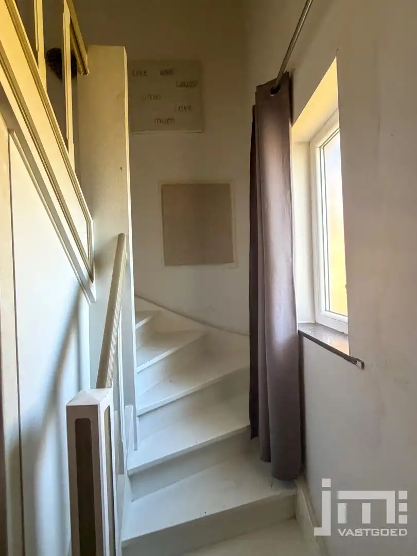Rustig gelegen, instapklare gezinswoning met 3 slaapkamers en mooie tuin foto 6