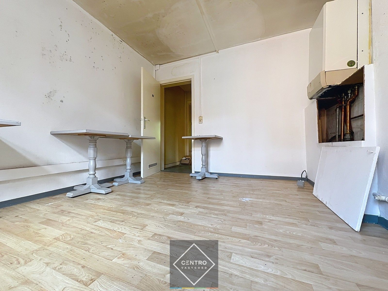 Ruim instapklaar handelspand met te renoveren woning (vroeger café Comodo en ook café Mozart) op de Grote Markt (Izegem) ! foto 25