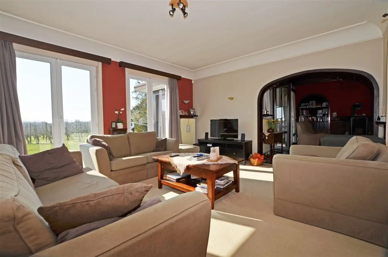 Villa + voorgelegen bouwgrond in residentiële straat  foto 6