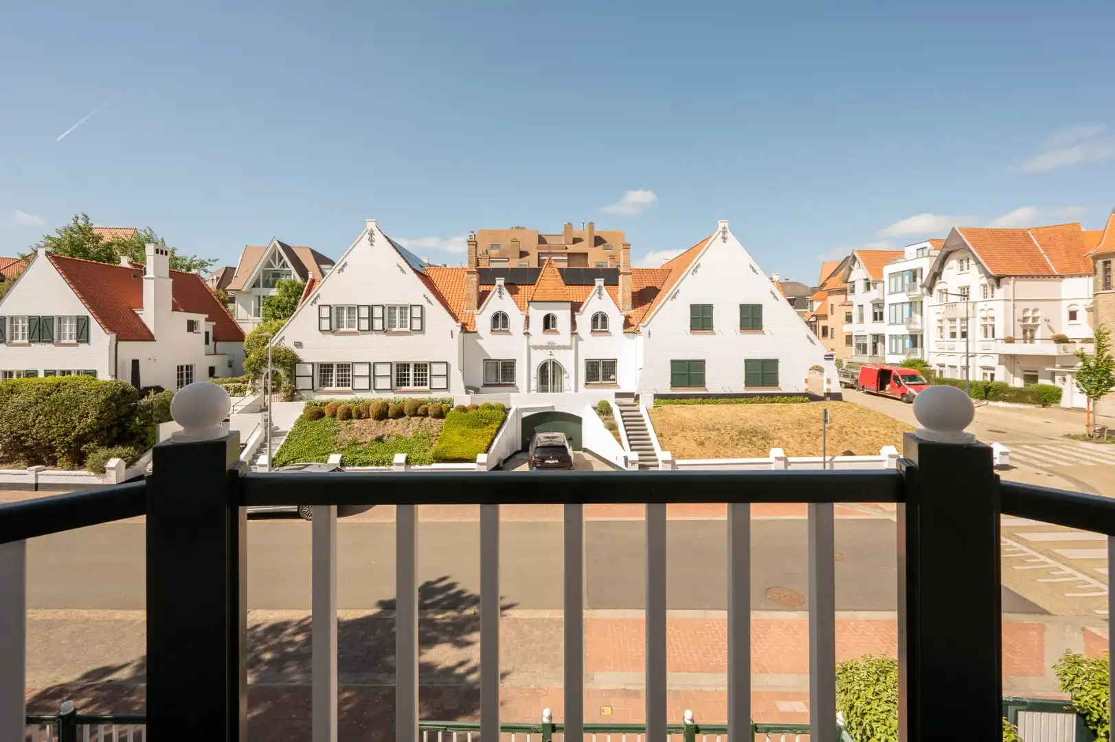 Unieke villa in eclectische stijl – een karaktervol pareltje in Duinbergen foto 11