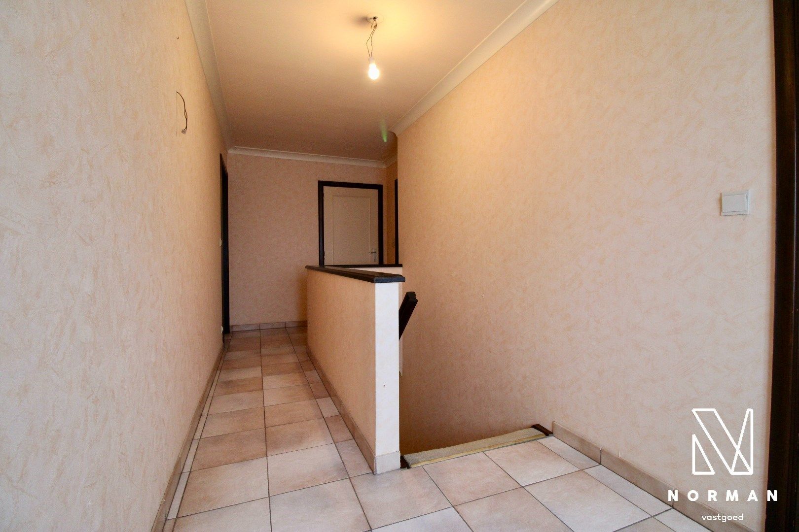 Halfopen woning met 4 slaapkamers en uitweg op toplocatie foto 13
