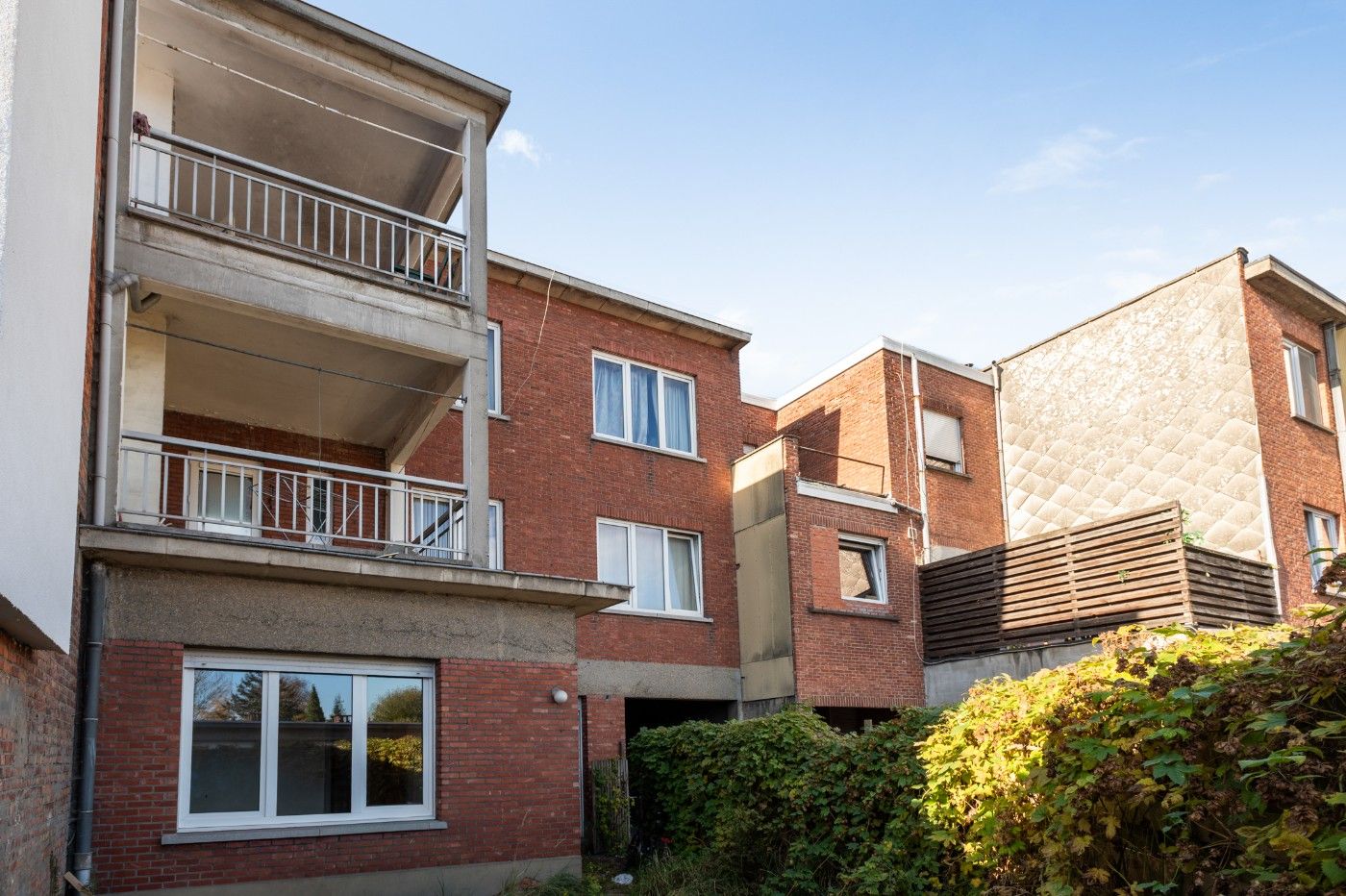 Te renoveren opbrengsteigendom met 3 app. en 3 garageboxen foto 15