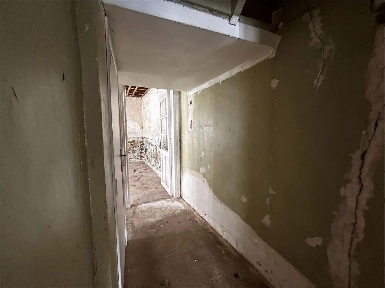 Te renoveren handelshuis met woonst foto 13