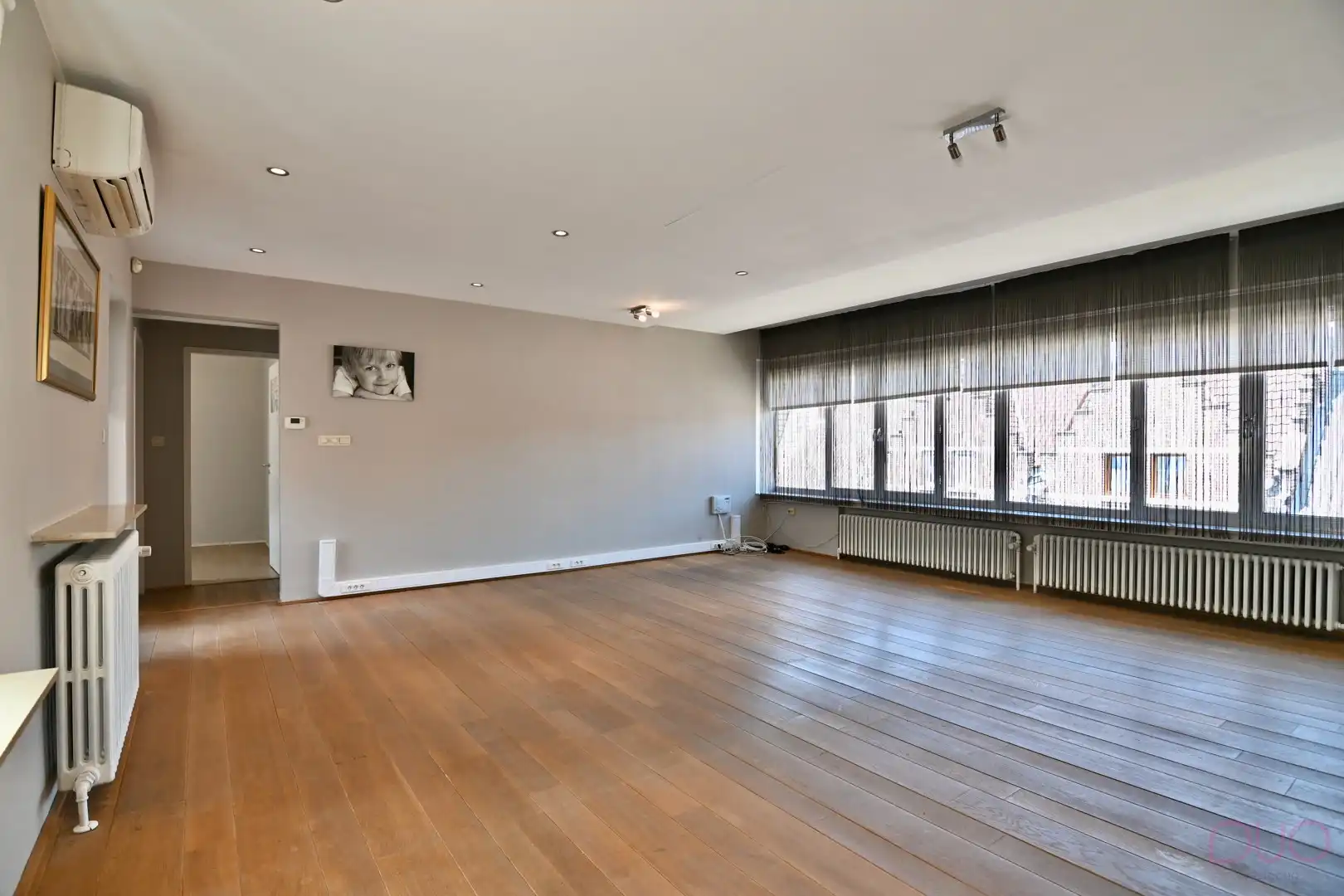 Centraal gelegen instapklaar appartement met drie slaapkamers en terras foto {{pictureIndex}}