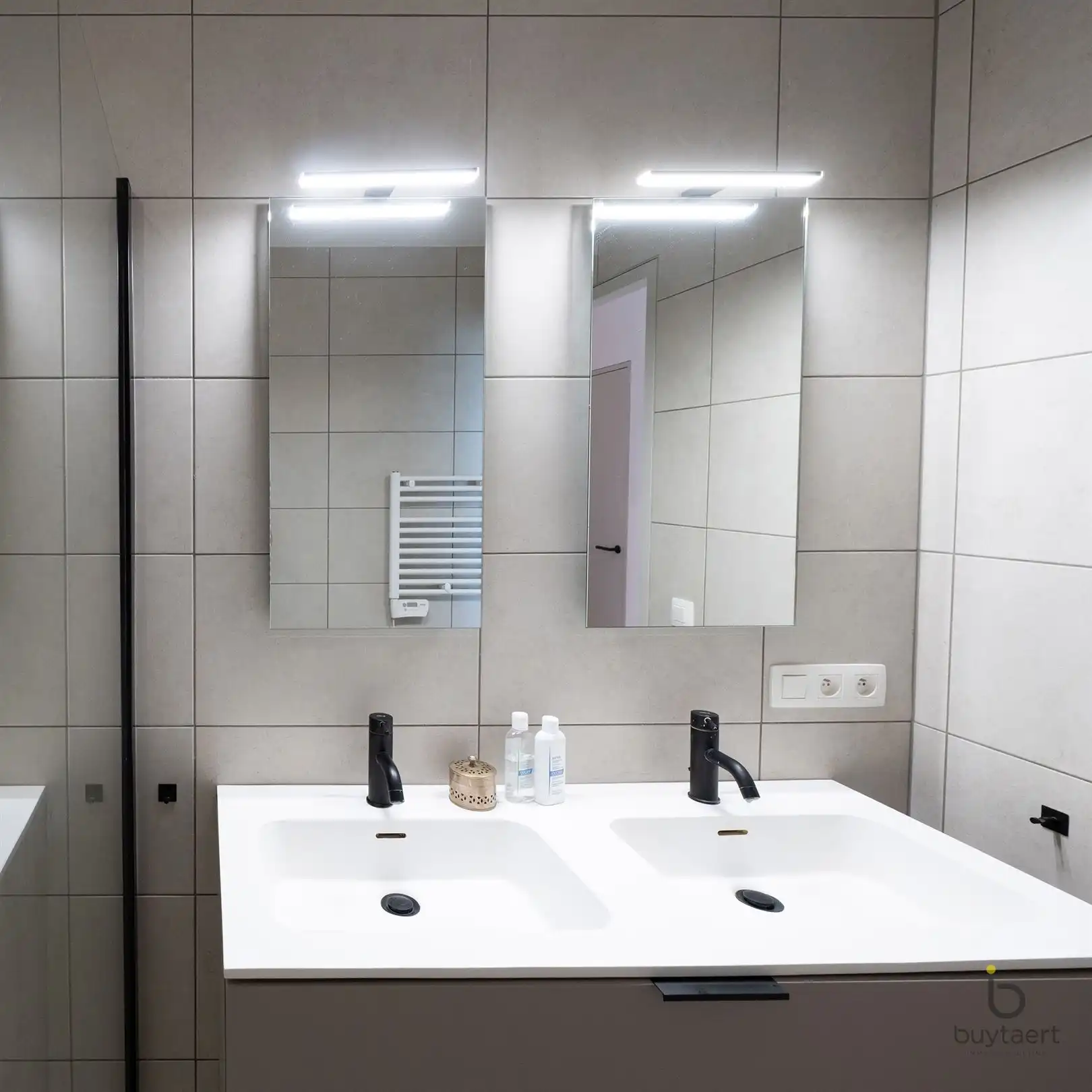WONEN IN STIJL: een knap 2-slaapkamer appartement op de 3de verdieping met terras te Deurne-Zuid! foto 21