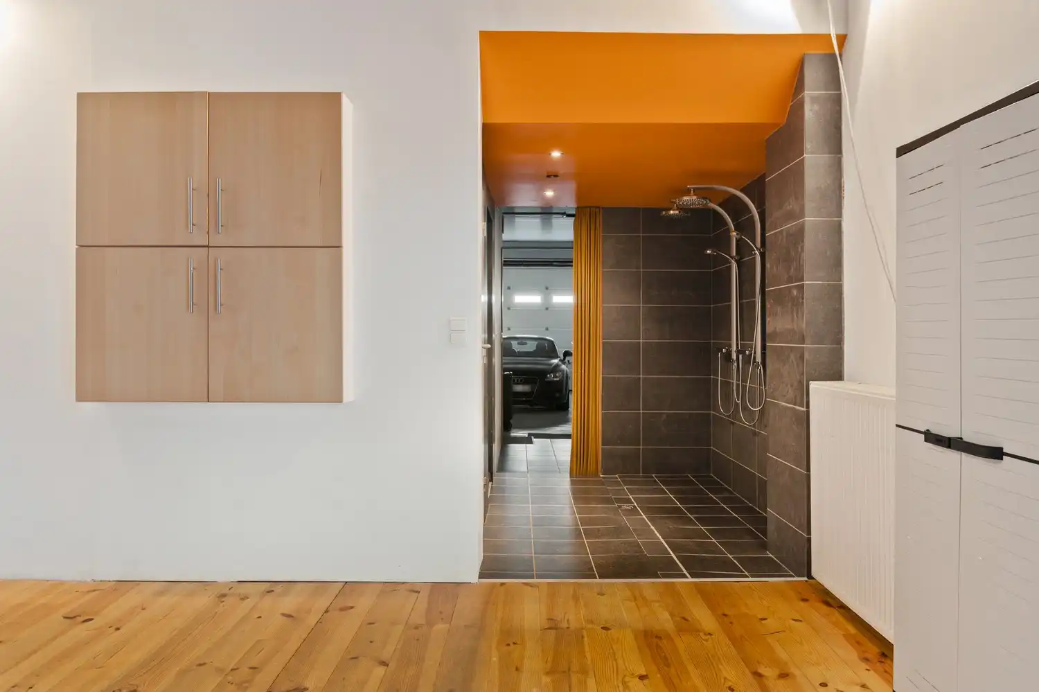 Ruime stadswoning met 4-5 slaapkamers, garage, sauna en buitenruimte! foto 5
