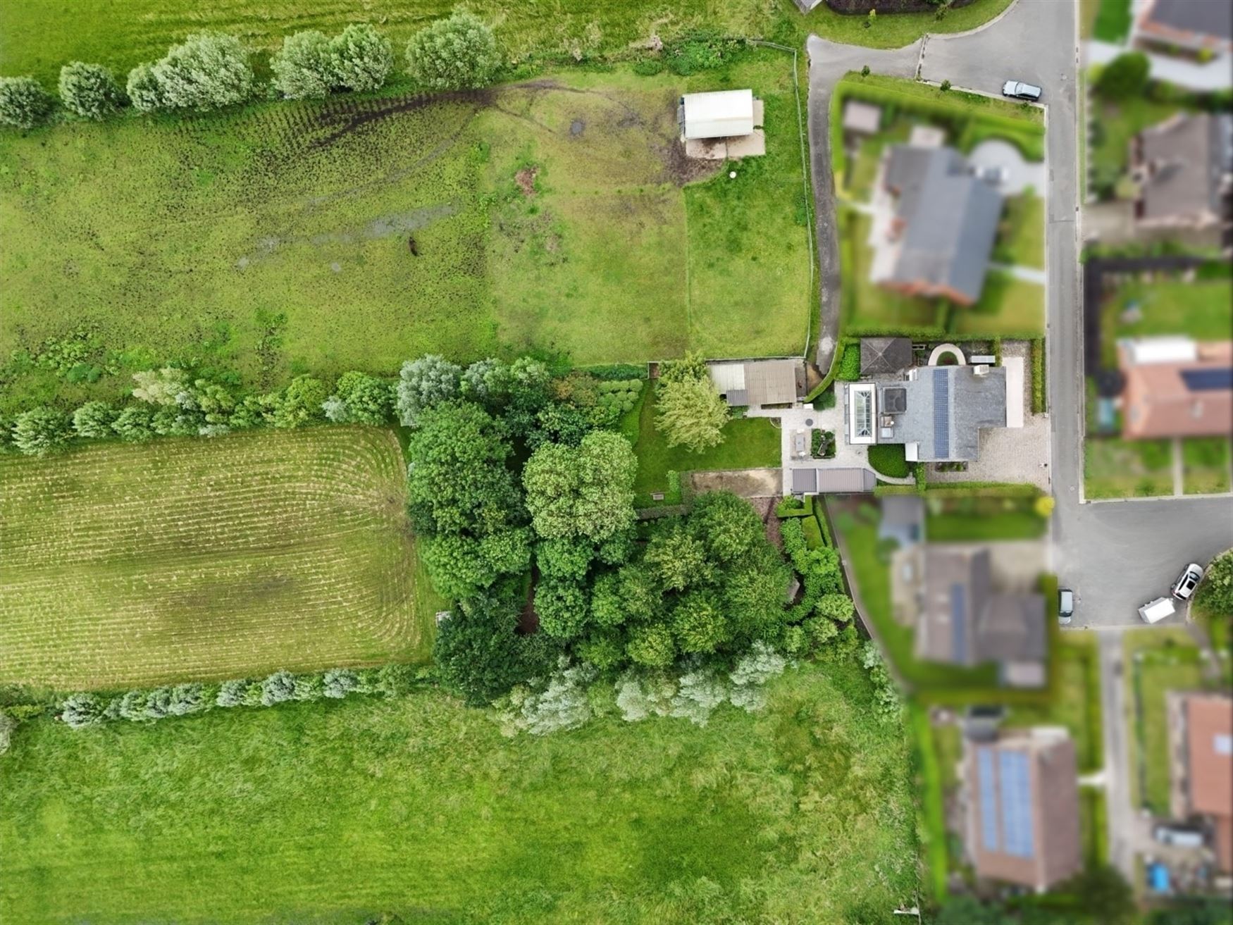 Mooie gezinsvilla met zonnige tuin en weide foto 28