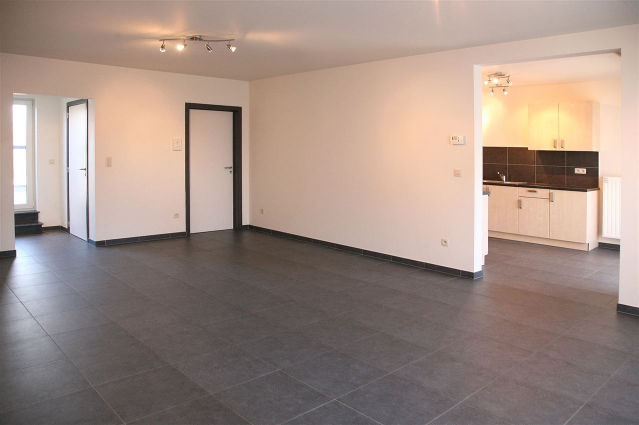 Duplex met 2 slpk., groot terras en twee autostplts  foto 5