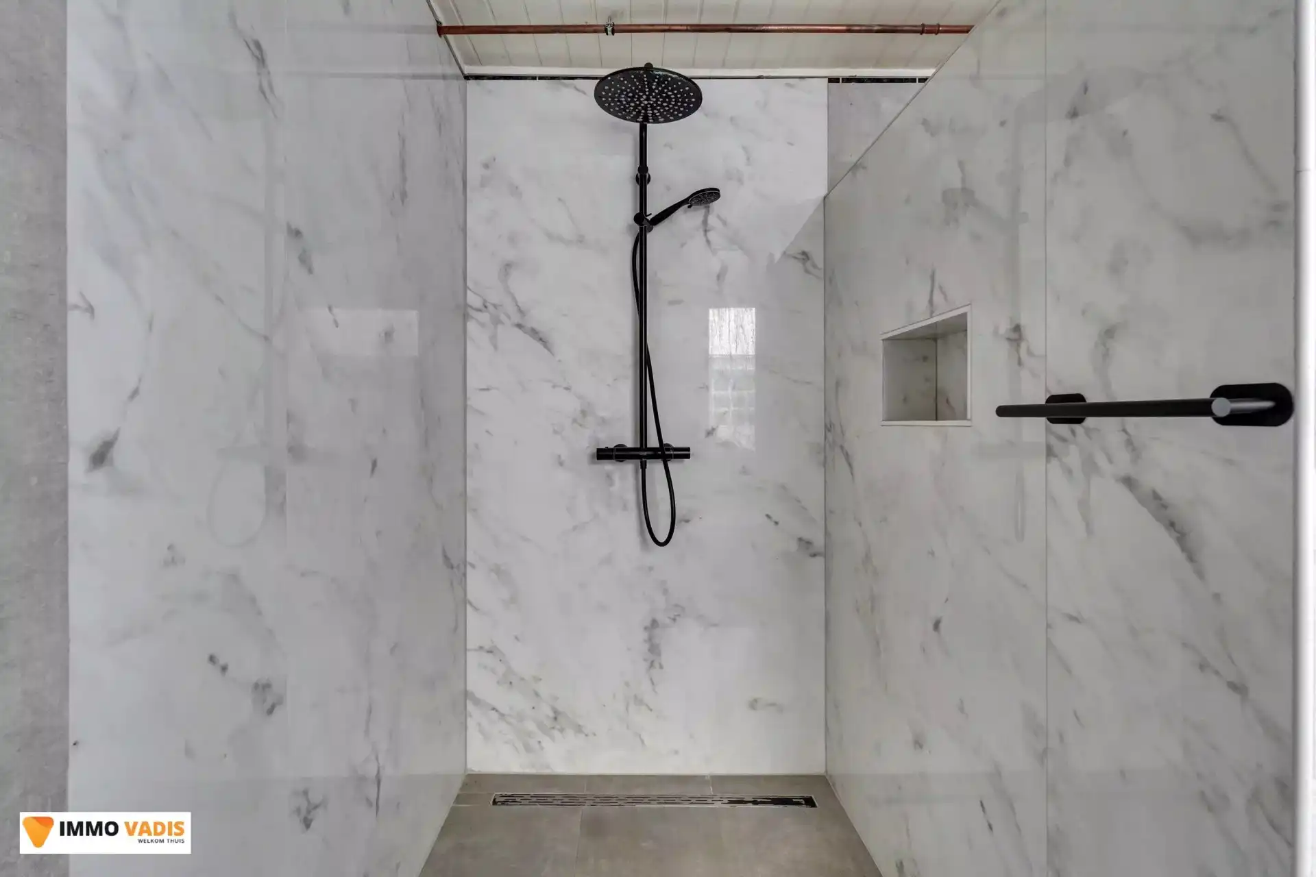 Goed gelegen, gerenoveerde en instapklare woning foto 9