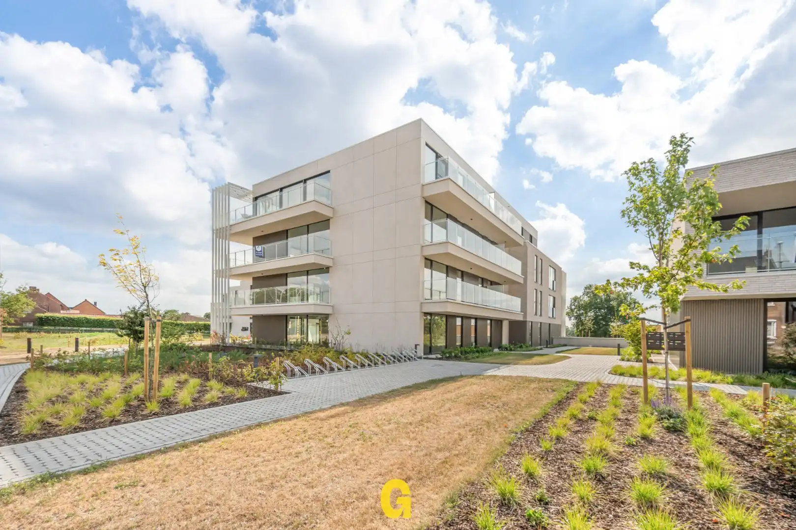 Luxueus energiezuinig penthouse appartement met ruim zonneterras met prachtig verzicht op het stadscentrum en achterliggend groen foto 2