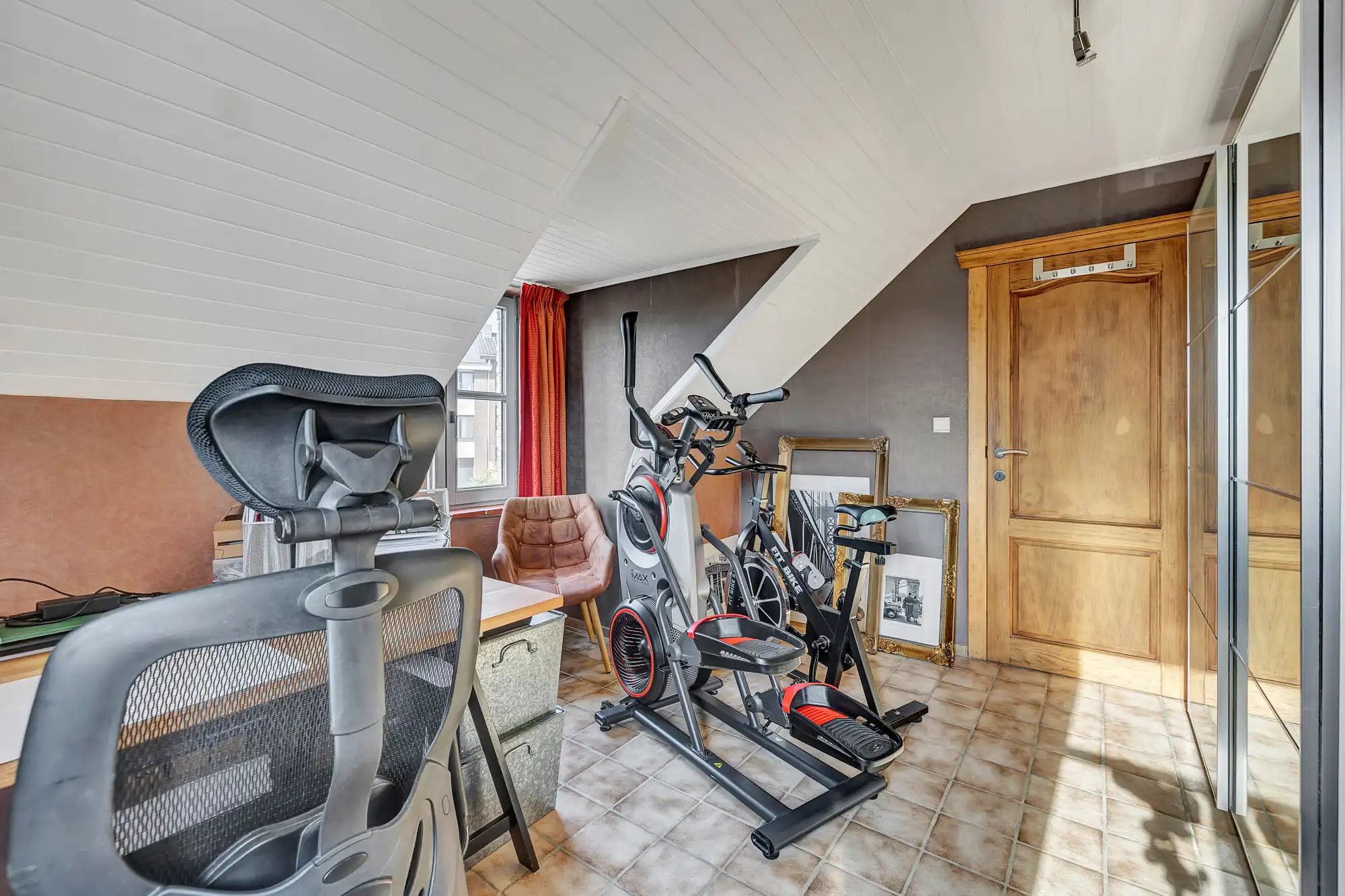 Charmante instapklare woning met 4 slpks, garage en tuin foto 21