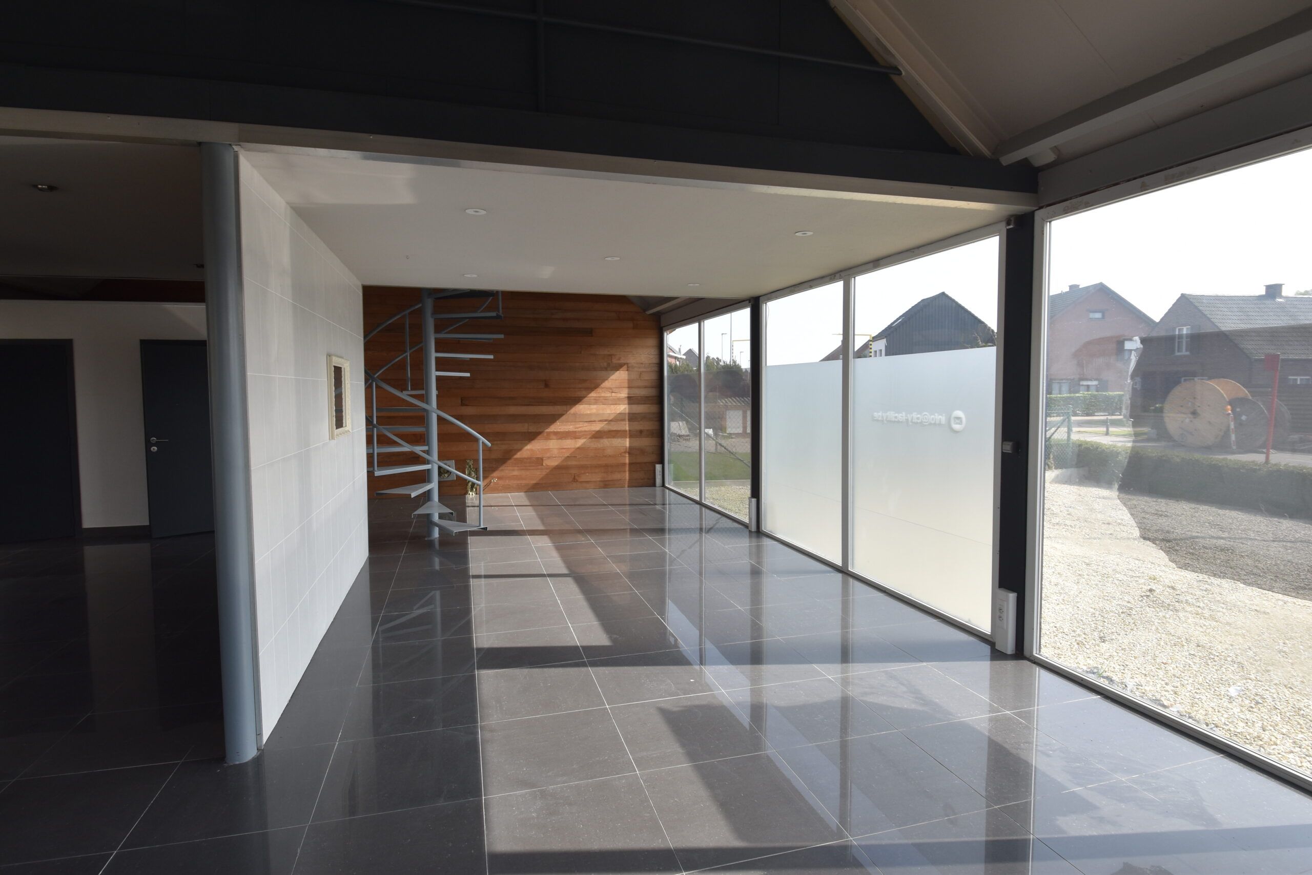 Winkelruimte/Showroom met bureel aan de rand van Sint-Niklaas foto 5