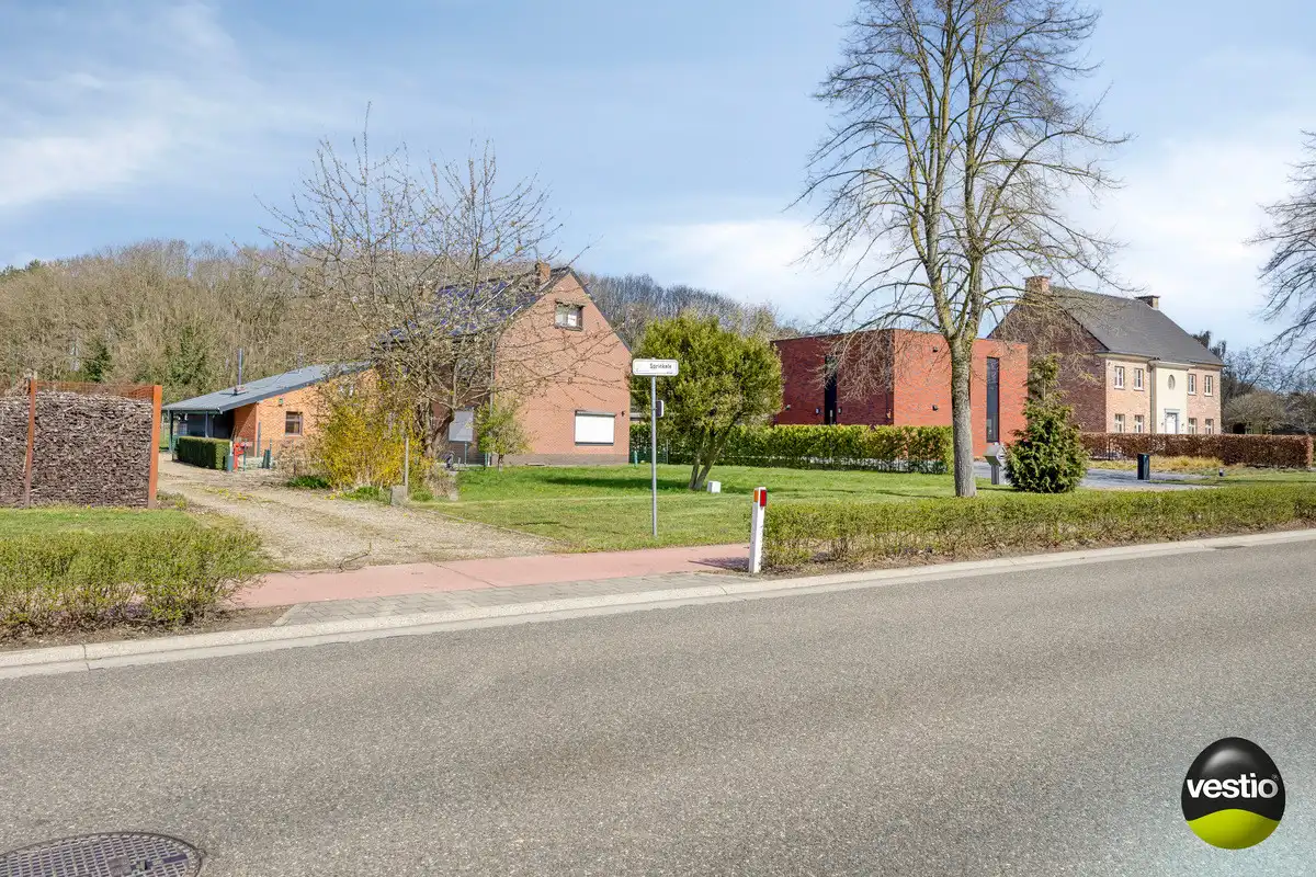 UNIEK BOUWPERCEEL VAN 16A VOOR OB MET AF TE BREKEN WONING TE ZUTENDAAL. foto 3