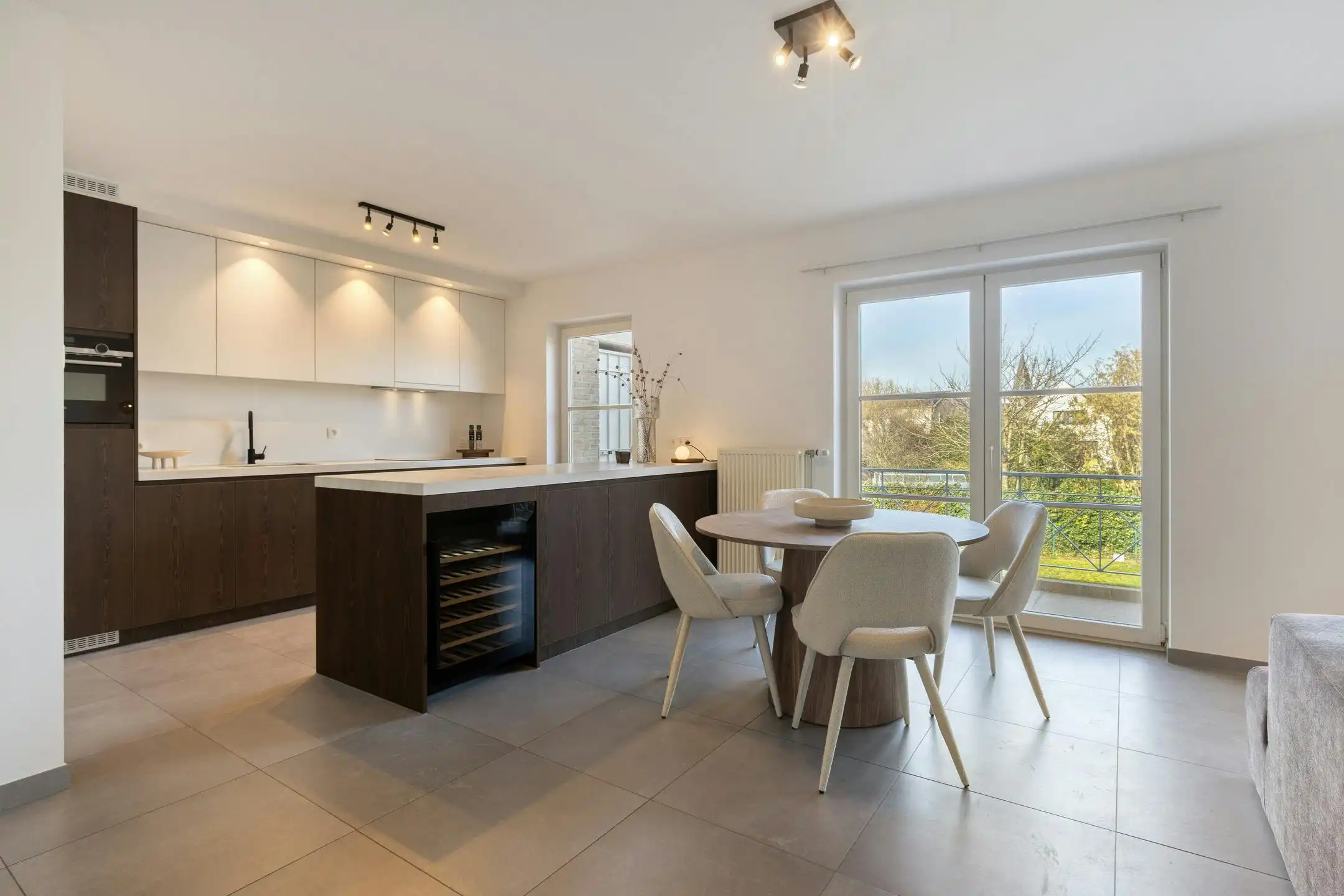 Gerenoveerd appartement te koop Beernem met 2 slaapkamers foto 2