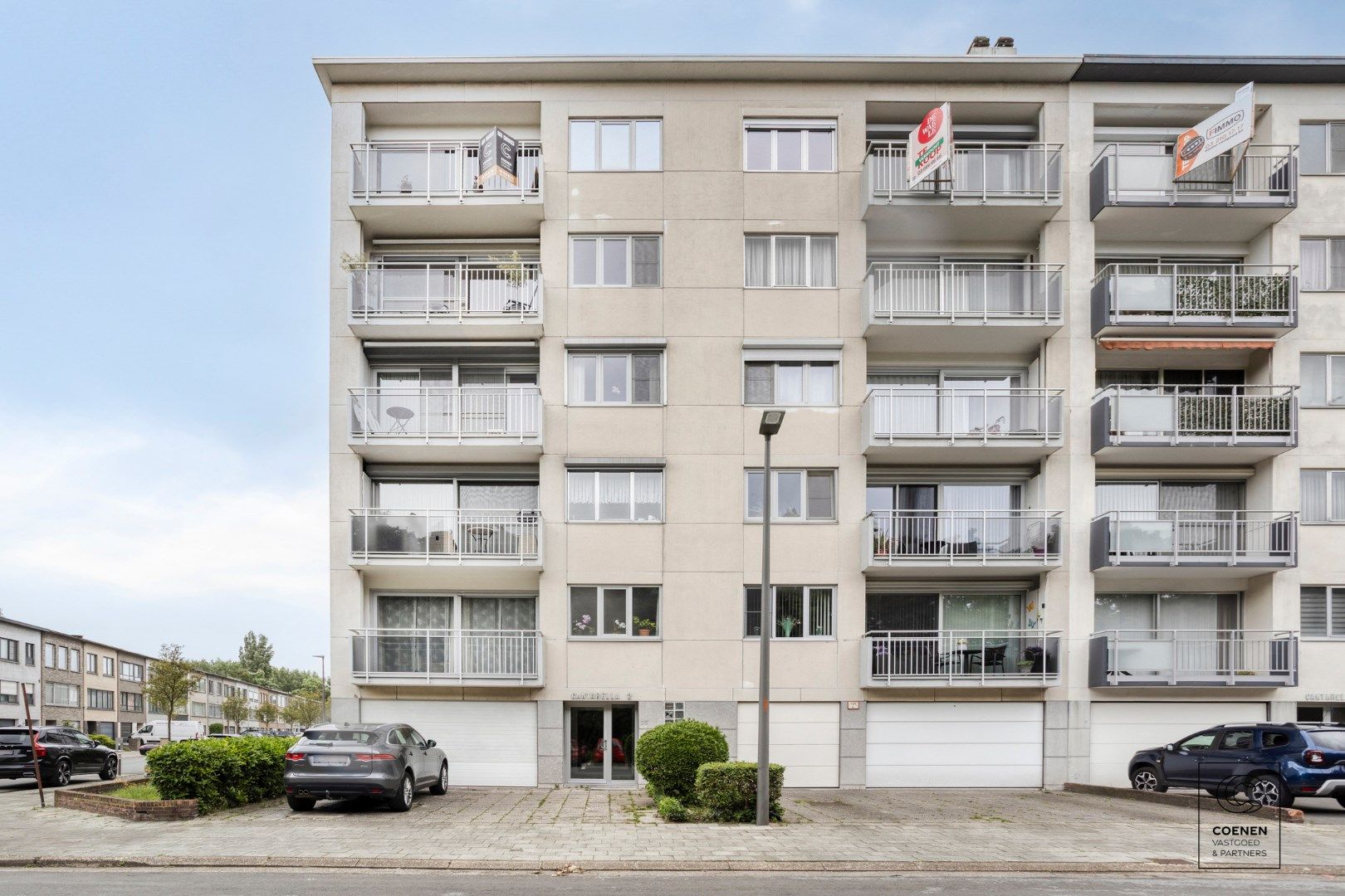 Ruim gerenoveerd appartement van 97 m² met twee slaapkamers te Merksem! foto 21