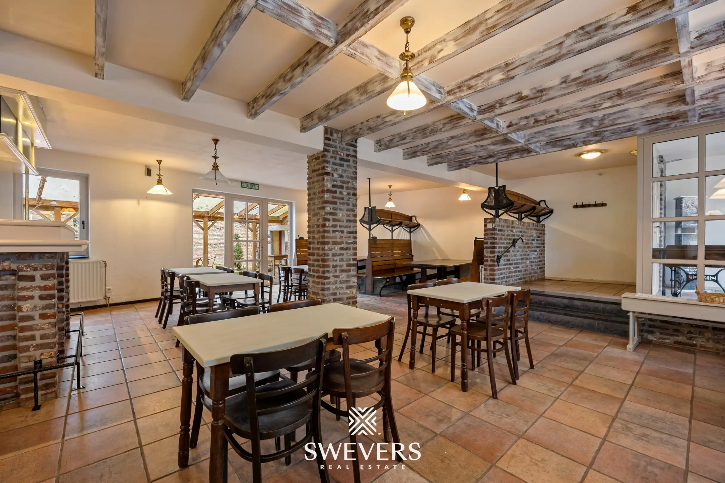 Absolute buitenkans in gekende horecazaak foto 6